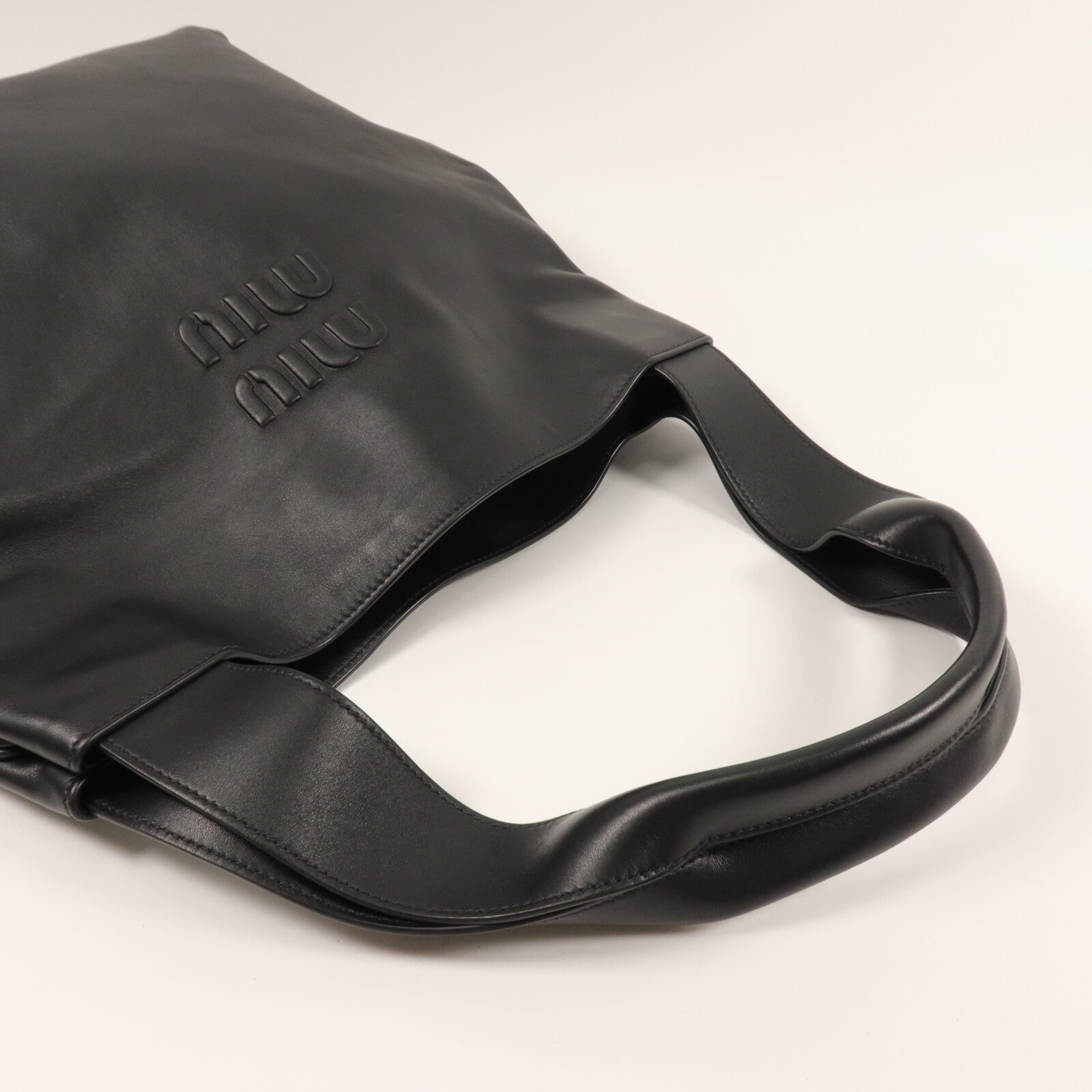 Miu Miu 牛皮皮革Hobo Bag肩背袋