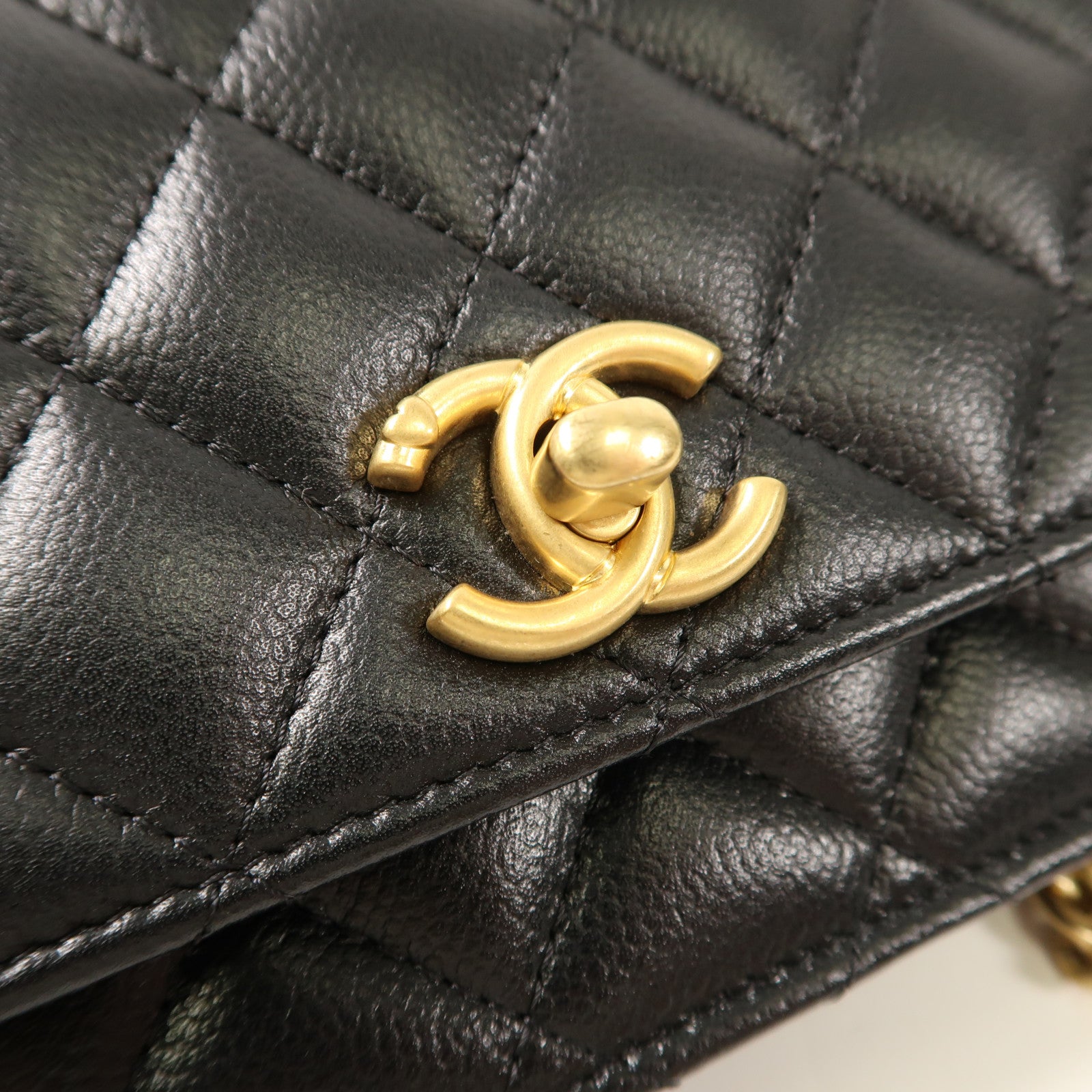 CHANEL 牛皮皮革Wallet On Chain With Heart Chain金扣鏈帶肩背袋