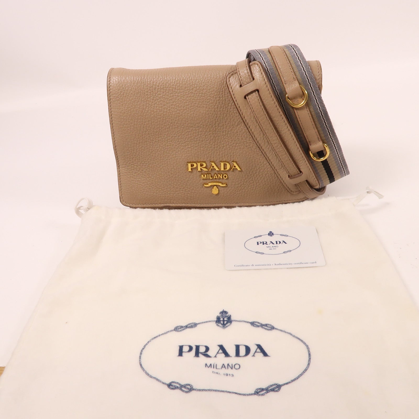 PRADA 牛皮皮革Shoulder Bag金扣肩背袋
