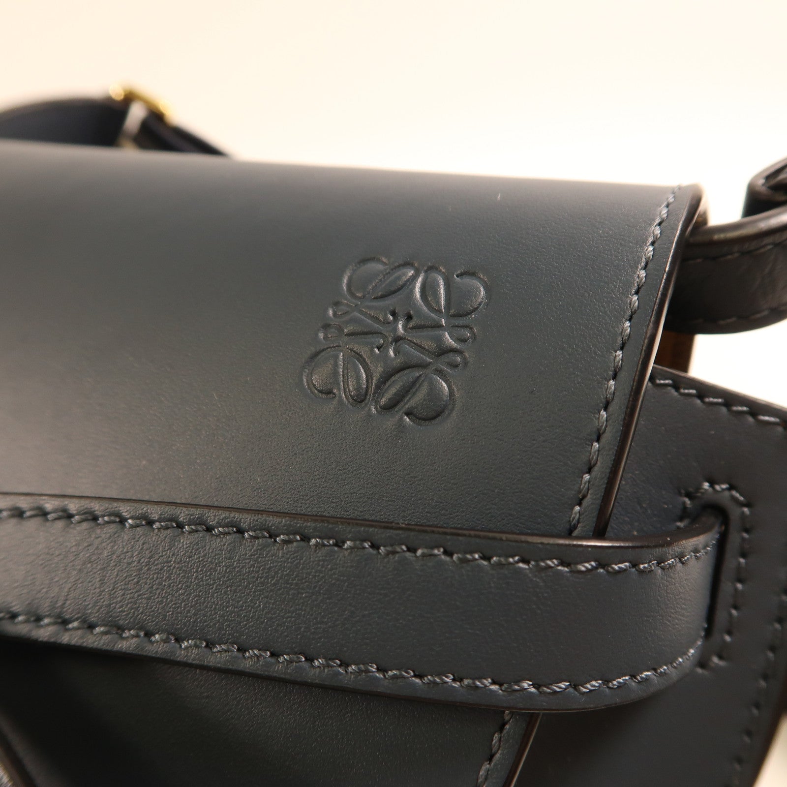 LOEWE 牛皮皮革Mini Gate金扣肩背袋