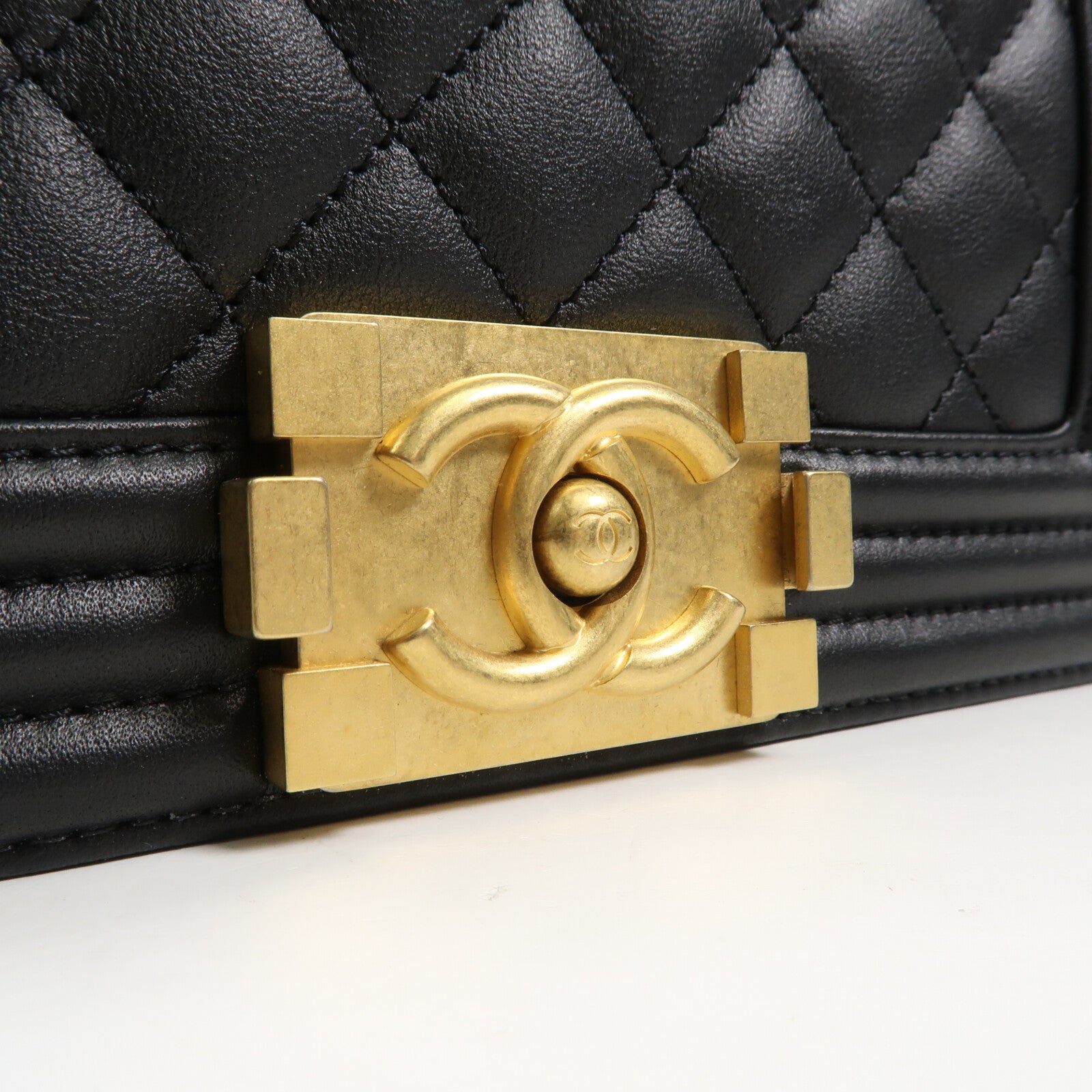 CHANEL 牛皮皮革Boy 20金扣鏈帶肩背袋