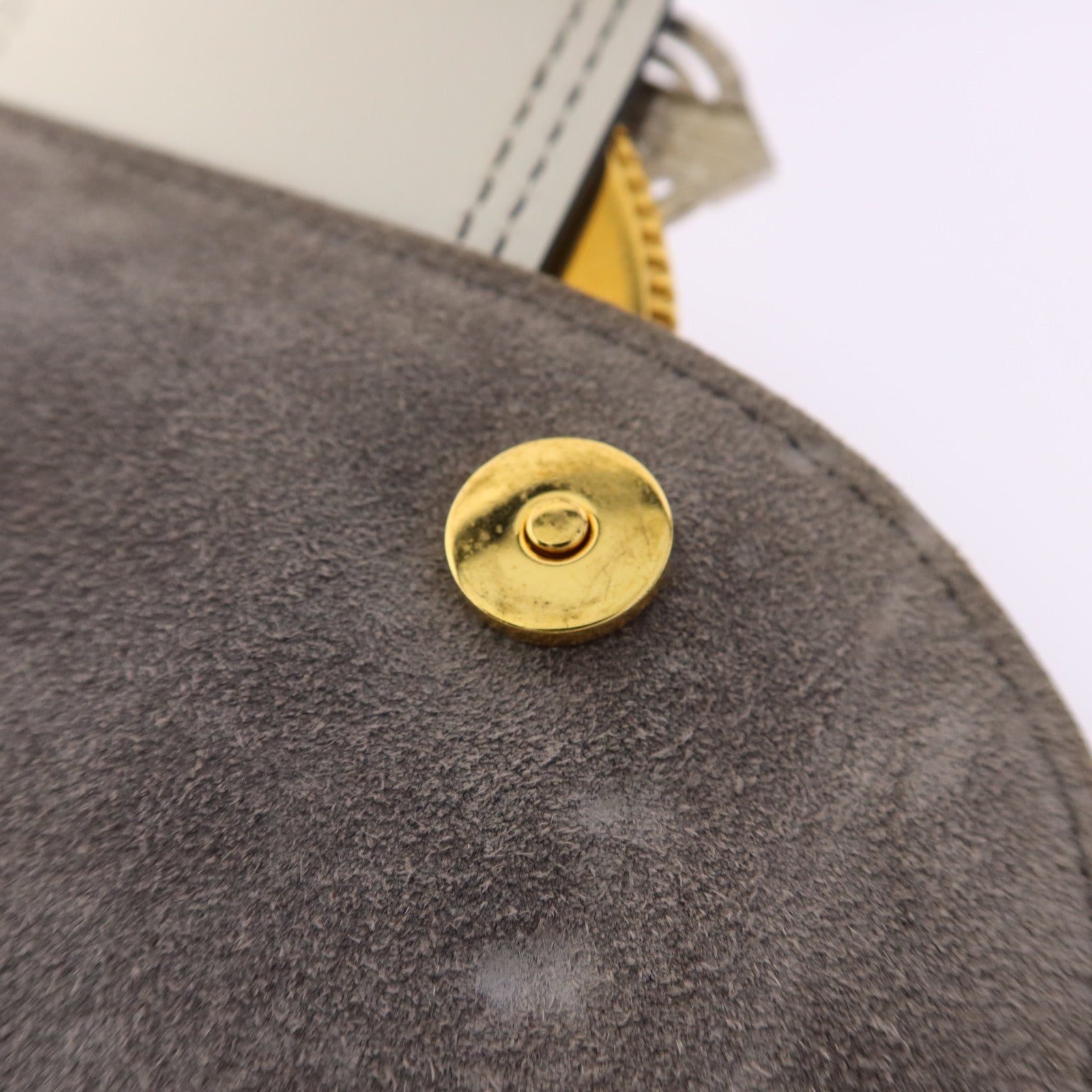 Miu Miu 牛皮皮革Shoulder Bag金扣肩背袋