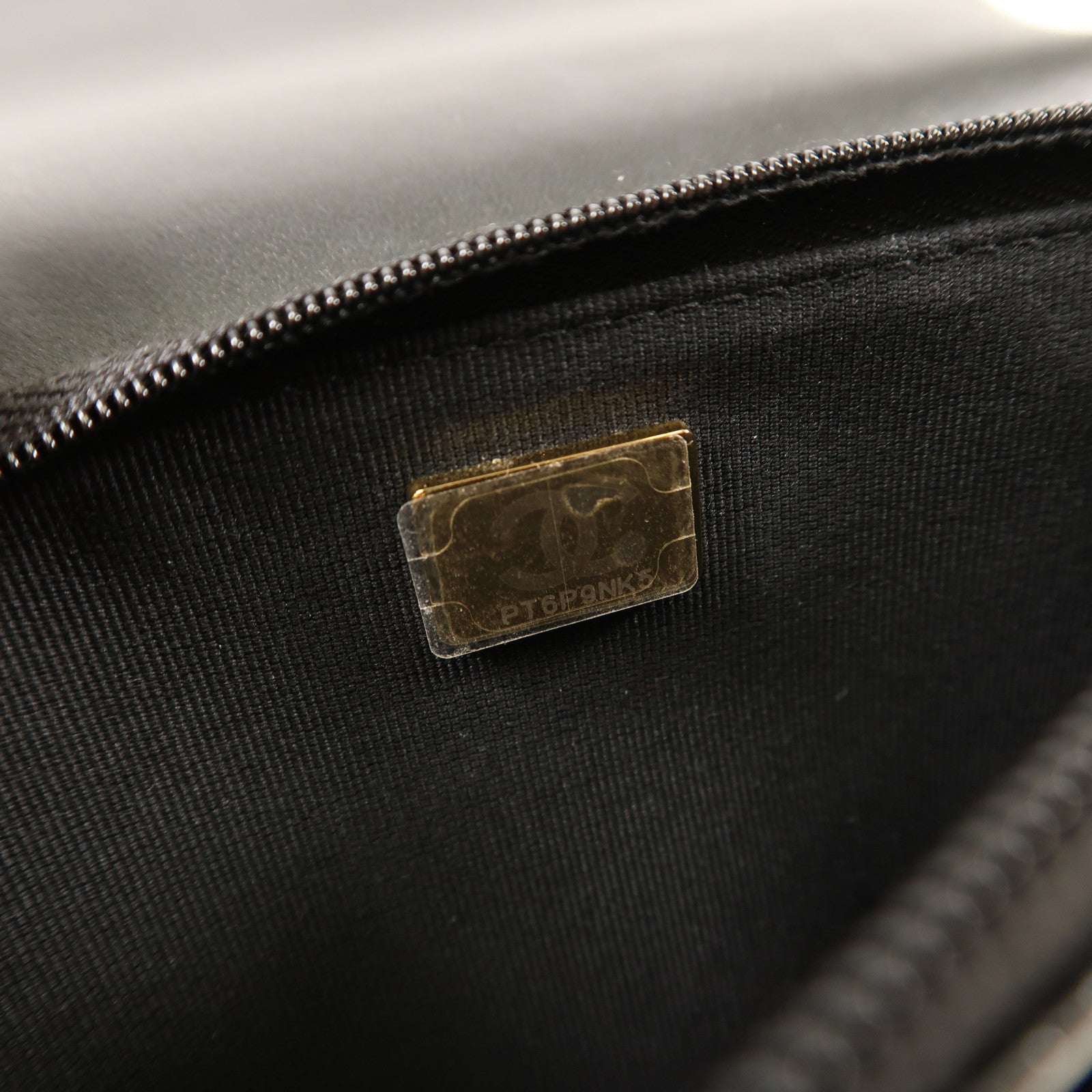 CHANEL 牛皮皮革Wallet On Chain With Heart Chain金扣鏈帶肩背袋