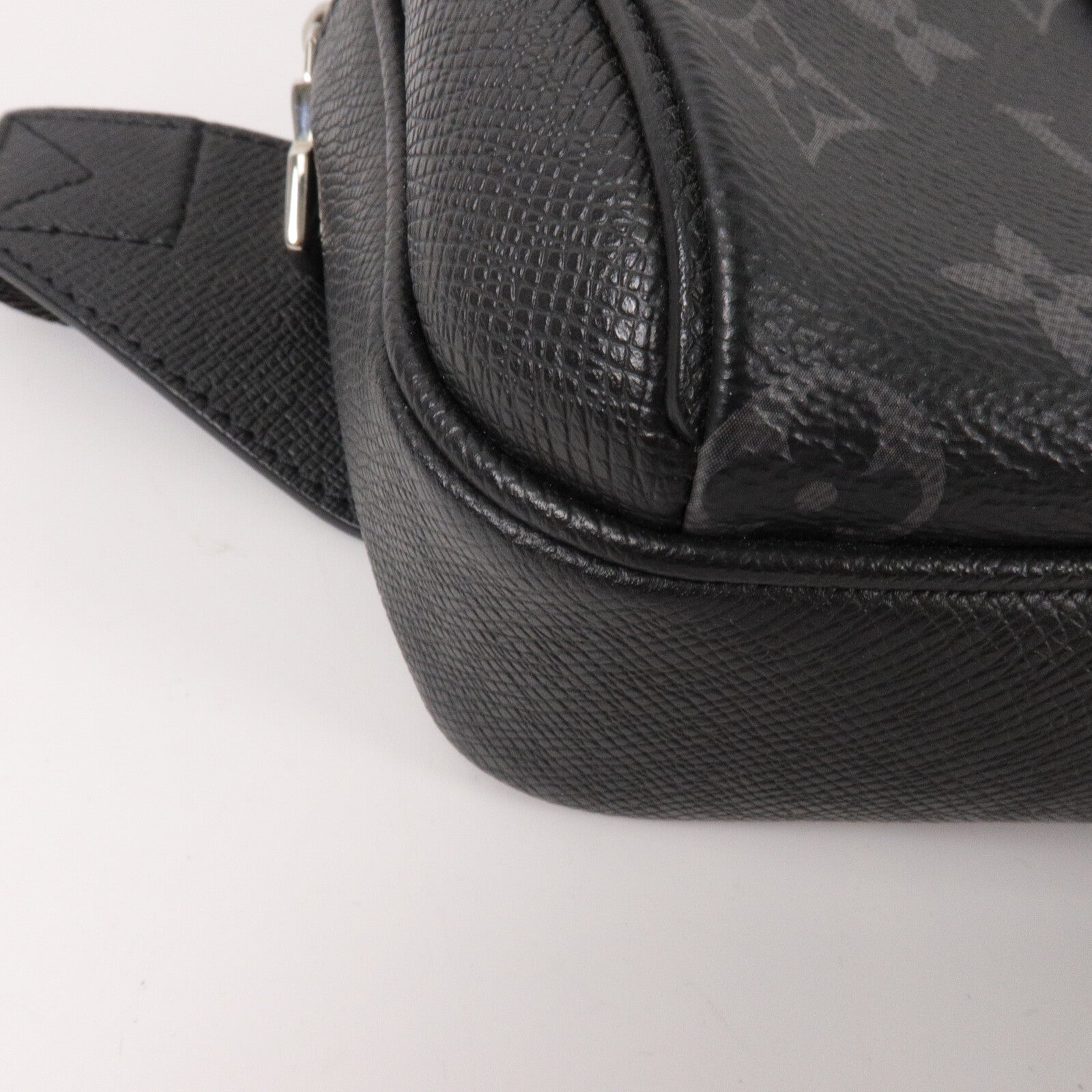 LOUIS VUITTON Monogram Eclipse Outdoor Bumbag腰包