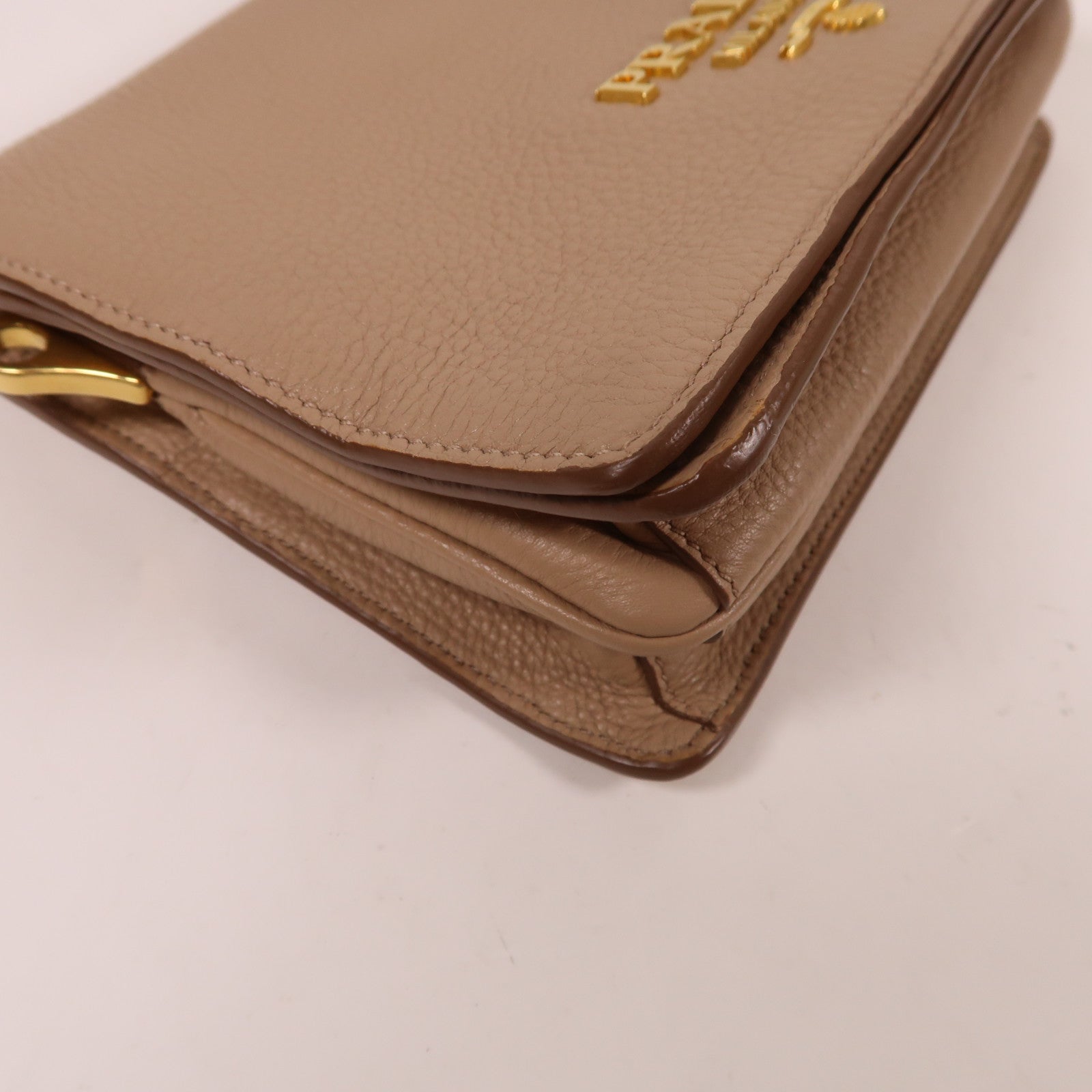PRADA 牛皮皮革Shoulder Bag金扣肩背袋