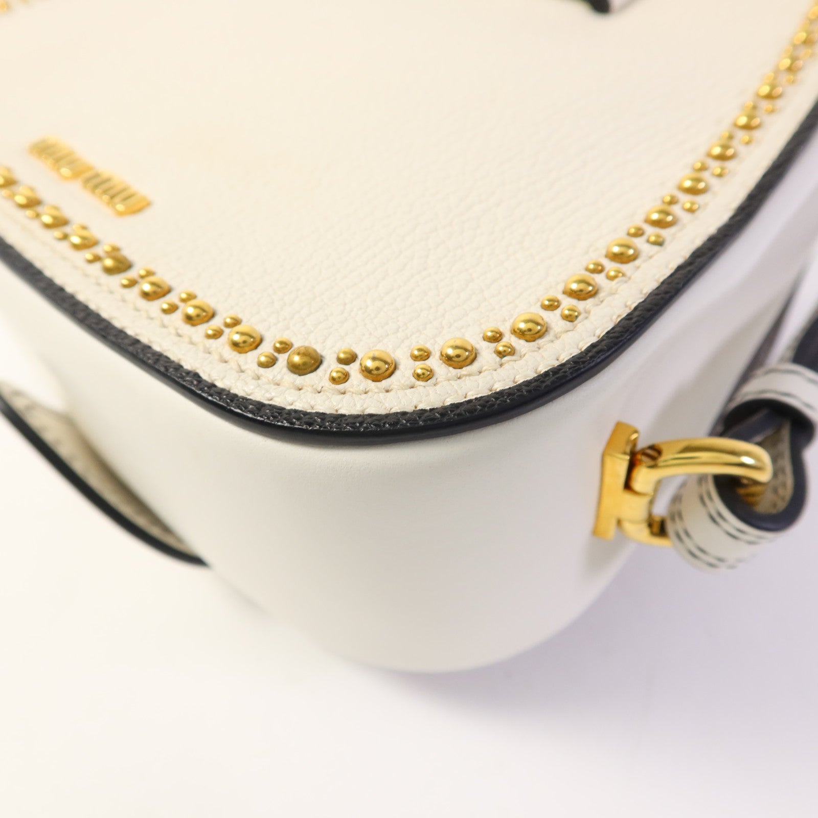 Miu Miu 牛皮皮革Shoulder Bag金扣肩背袋