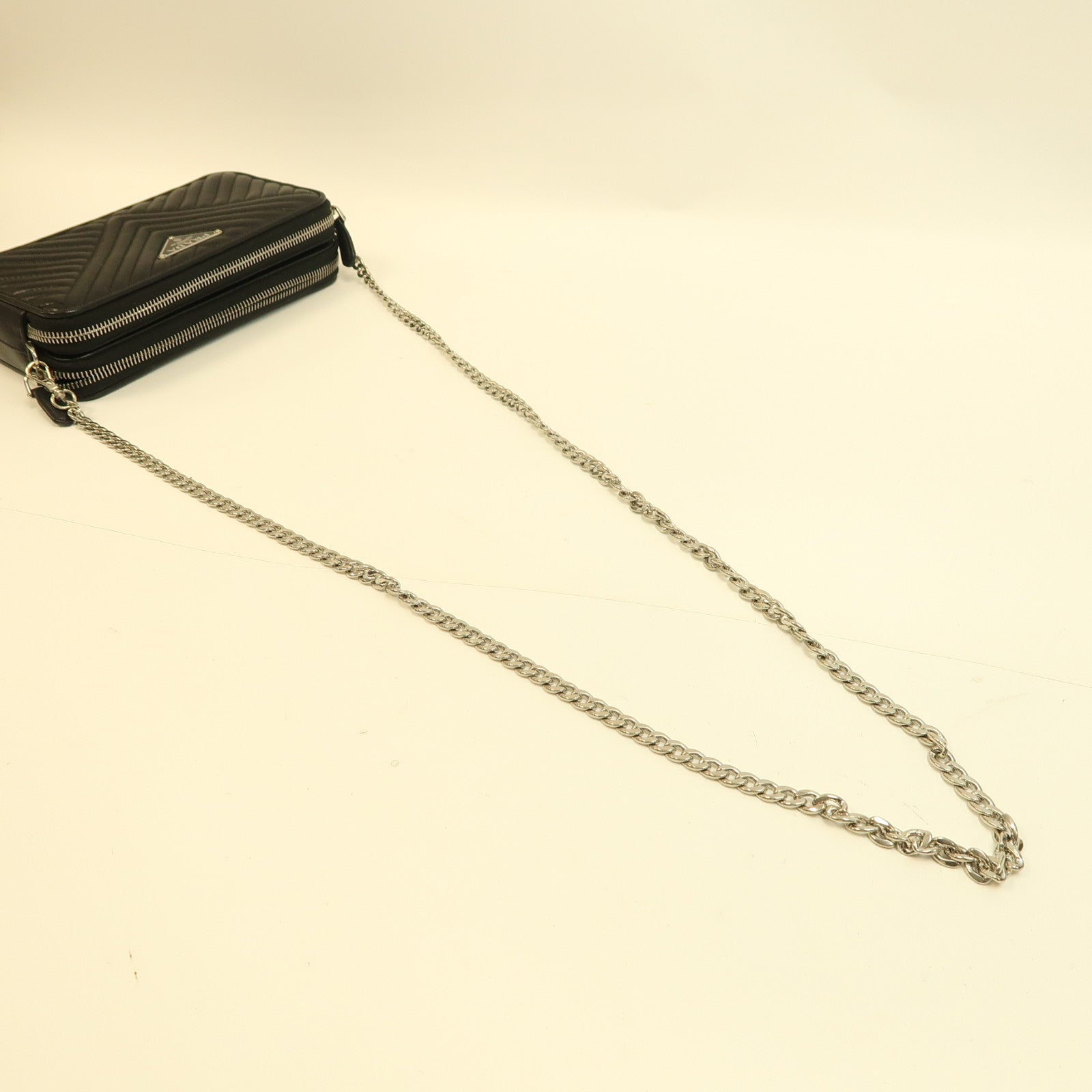 PRADA 牛皮皮革Chain Shoulder銀扣鏈帶肩背袋黑色