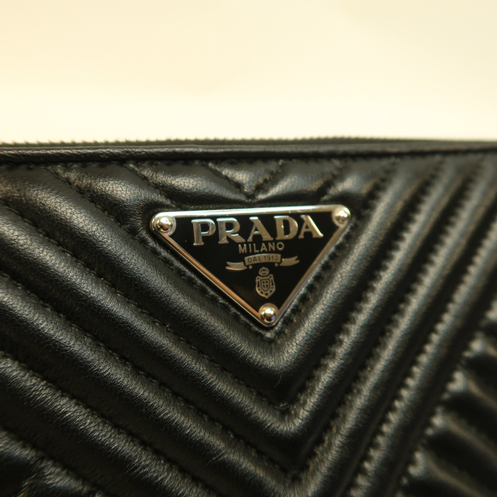 PRADA 牛皮皮革Chain Shoulder銀扣鏈帶肩背袋黑色