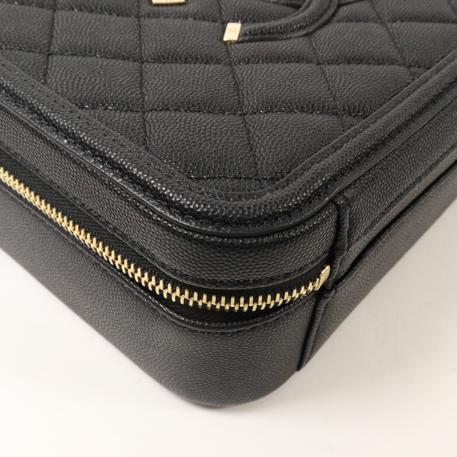 CHANEL 牛皮皮革CC Filigree Vanity Case Medium鏈帶手挽肩背兩用袋