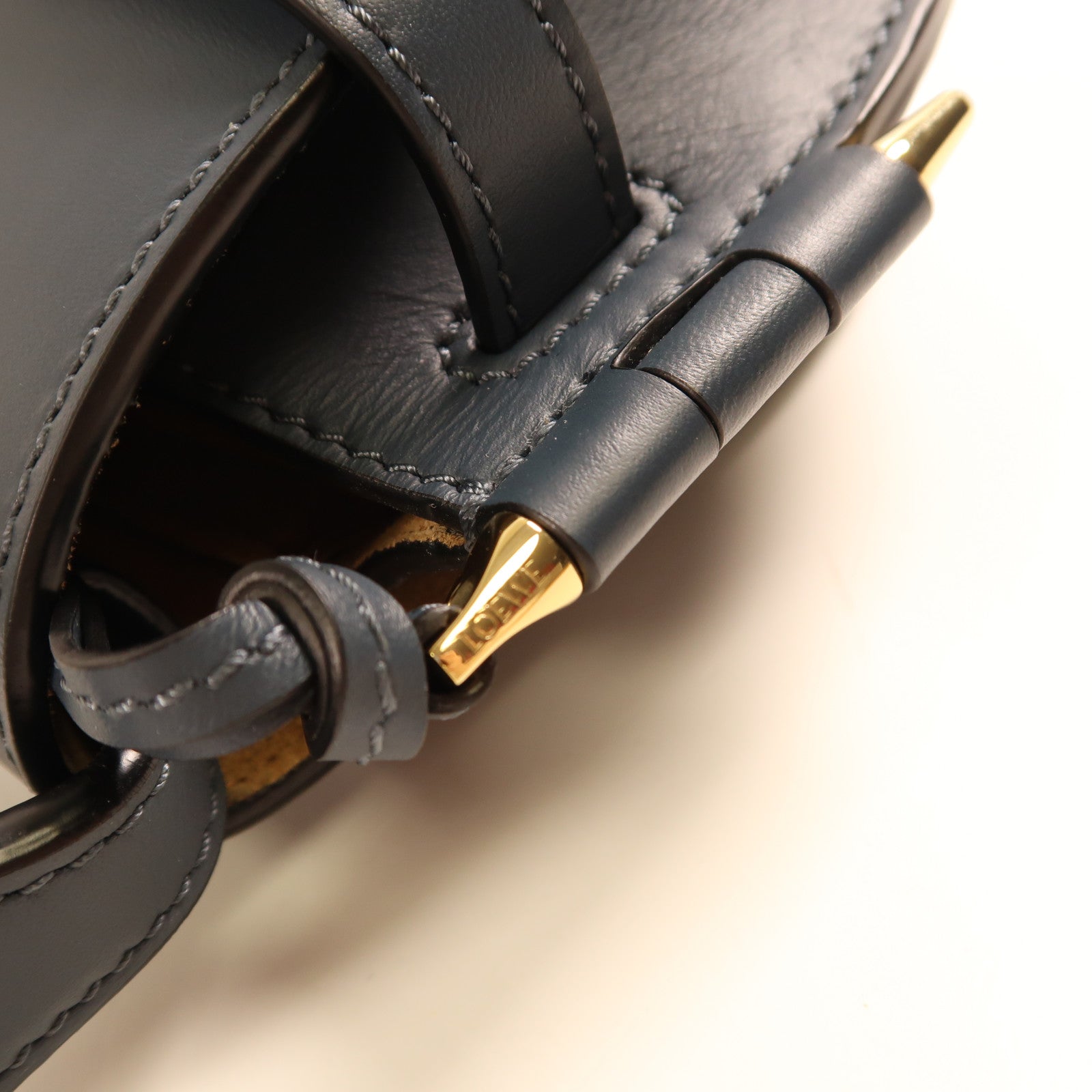 LOEWE 牛皮皮革Mini Gate金扣肩背袋
