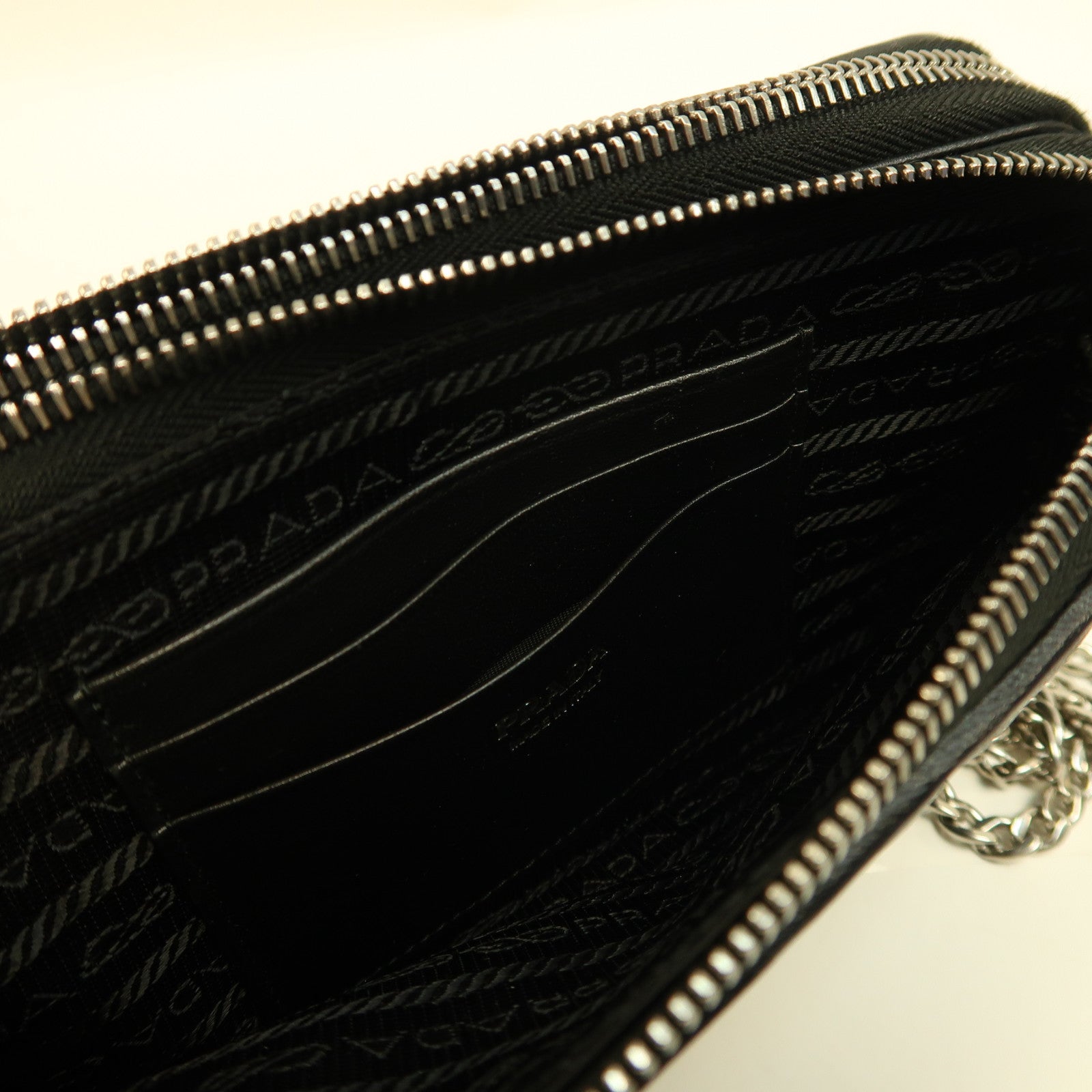 PRADA 牛皮皮革Chain Shoulder銀扣鏈帶肩背袋黑色