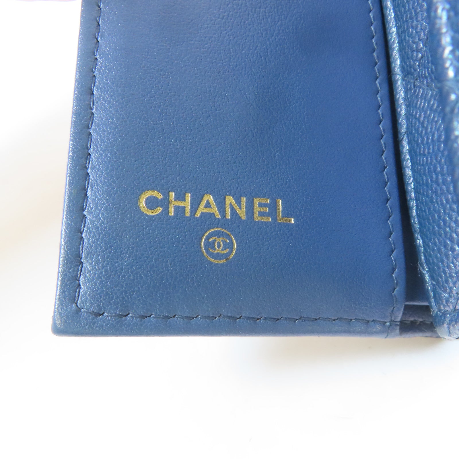 CHANEL 菱格Caviar皮革Trifold Wallet金扣錢包金屬藍色
