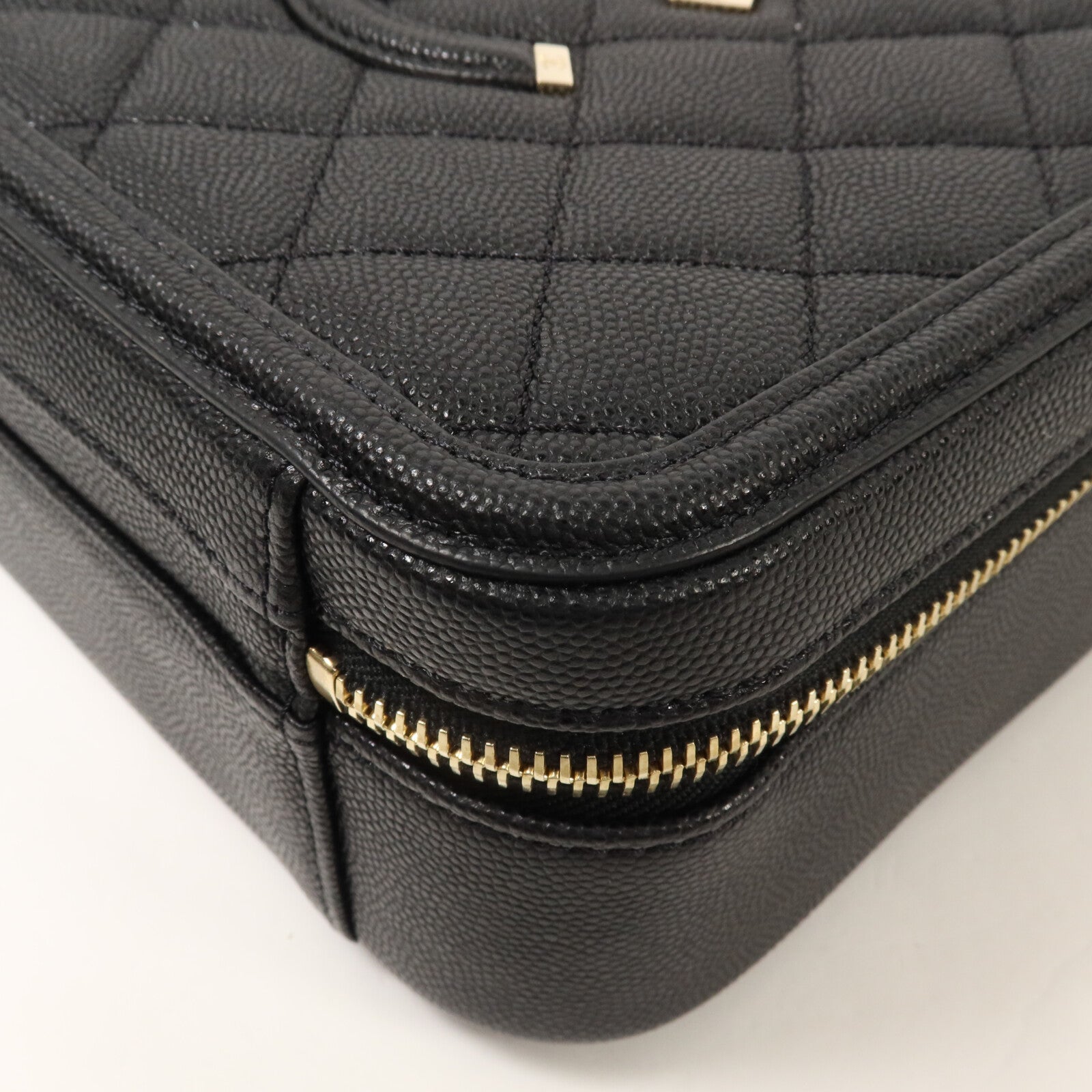 CHANEL 牛皮皮革CC Filigree Vanity Case Medium鏈帶手挽肩背兩用袋