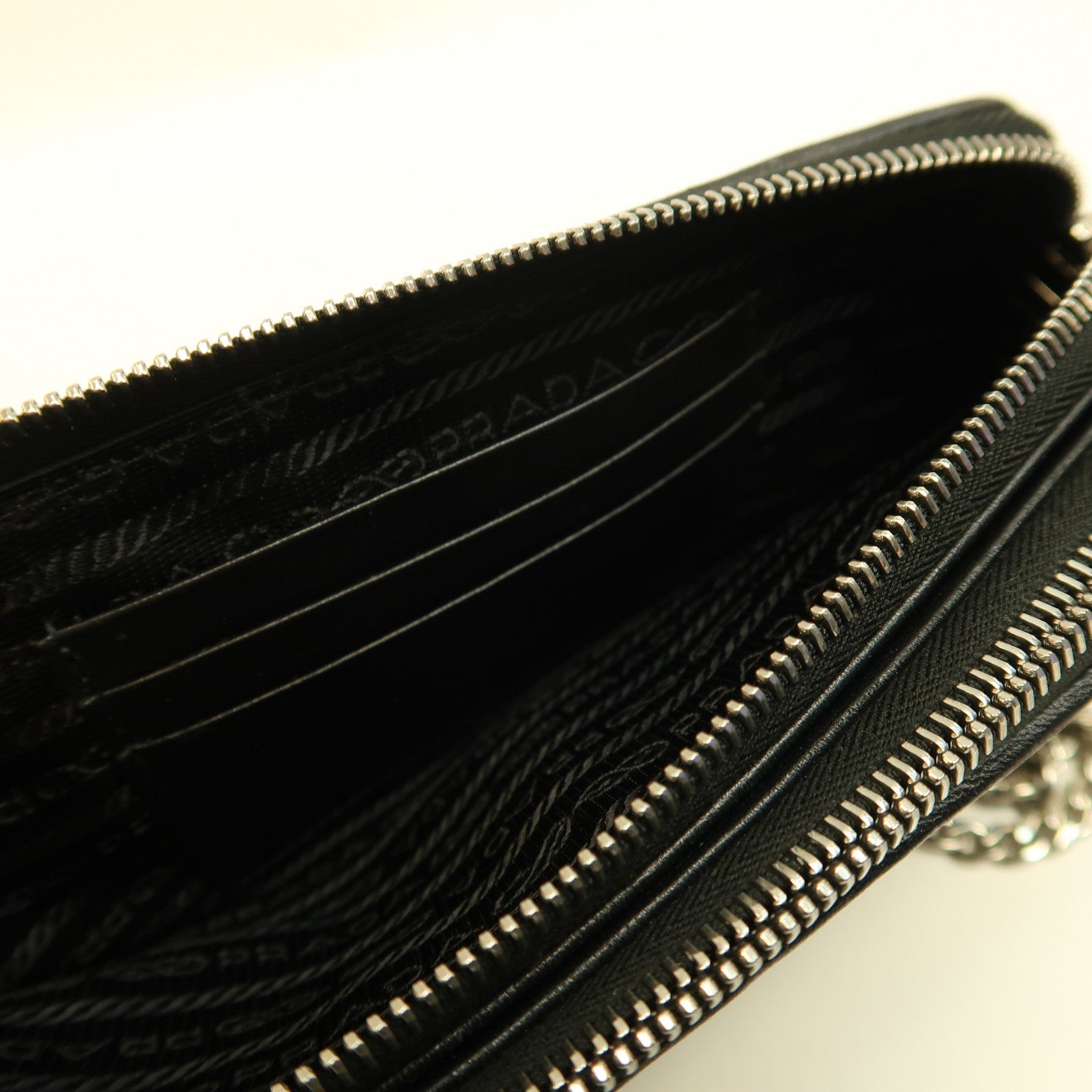 PRADA 牛皮皮革Chain Shoulder銀扣鏈帶肩背袋黑色