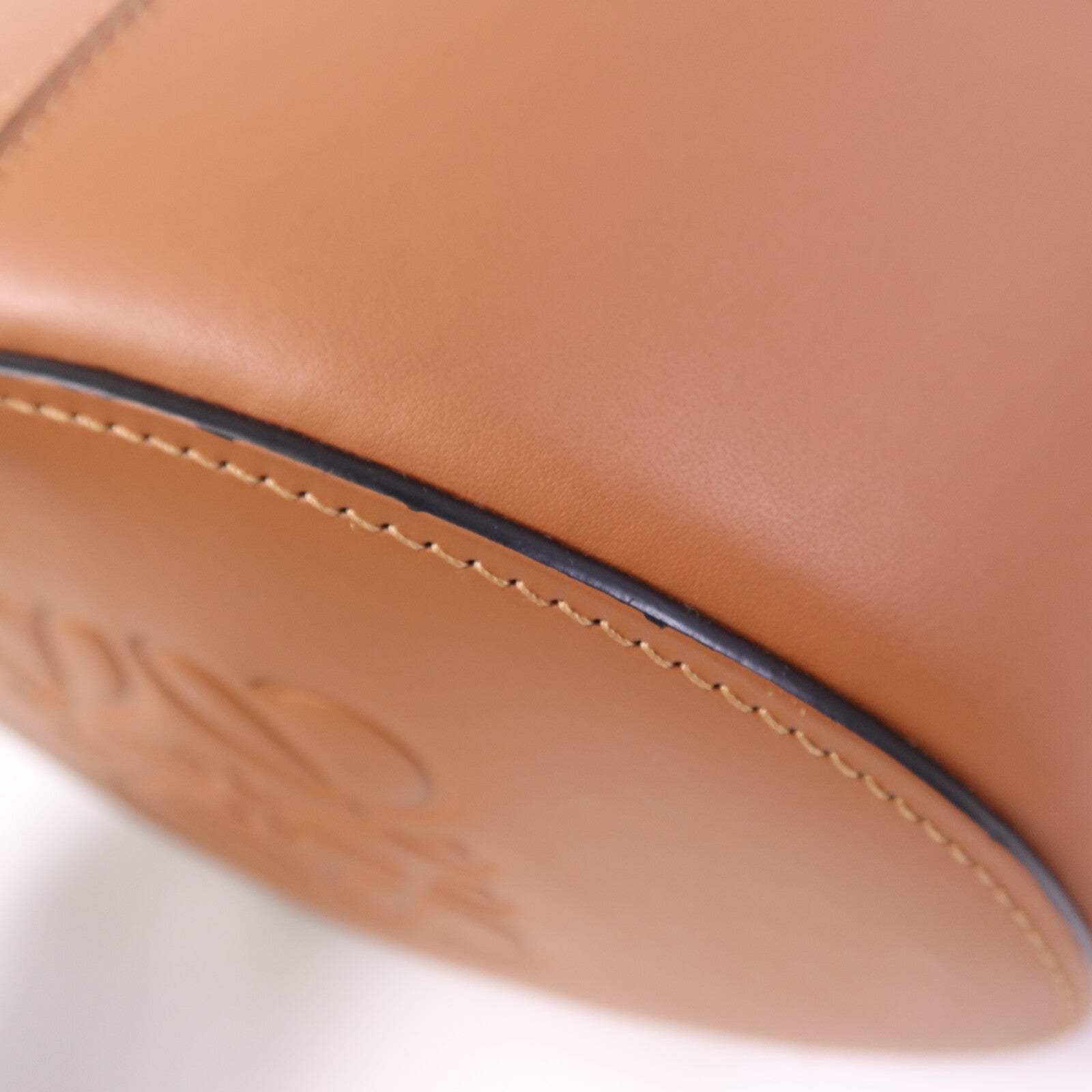 LOEWE 牛皮皮革Balloon Medium金扣手挽肩背兩用袋