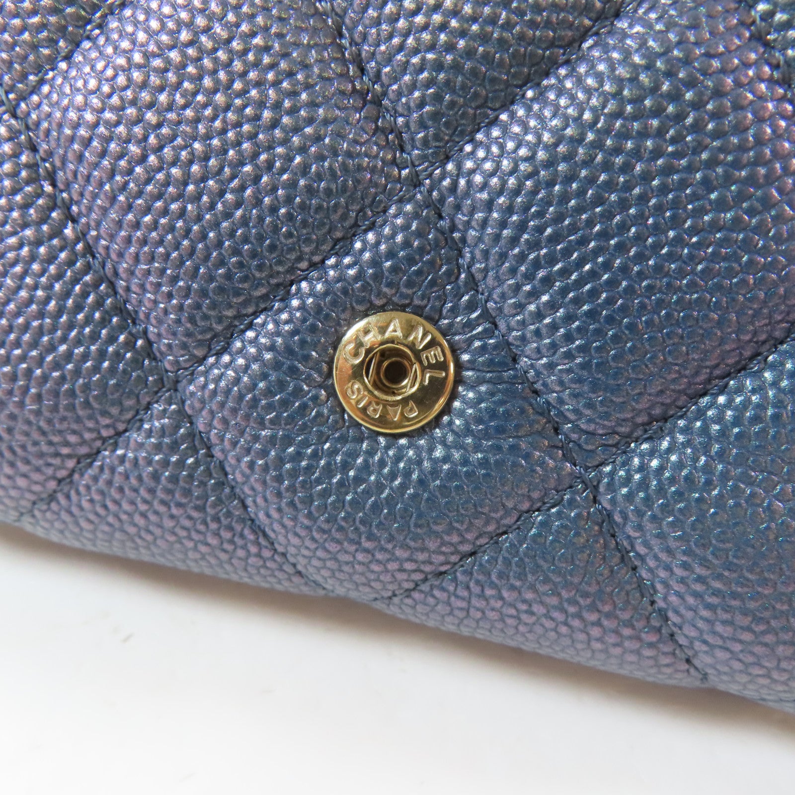 CHANEL 菱格Caviar皮革Trifold Wallet金扣錢包金屬藍色