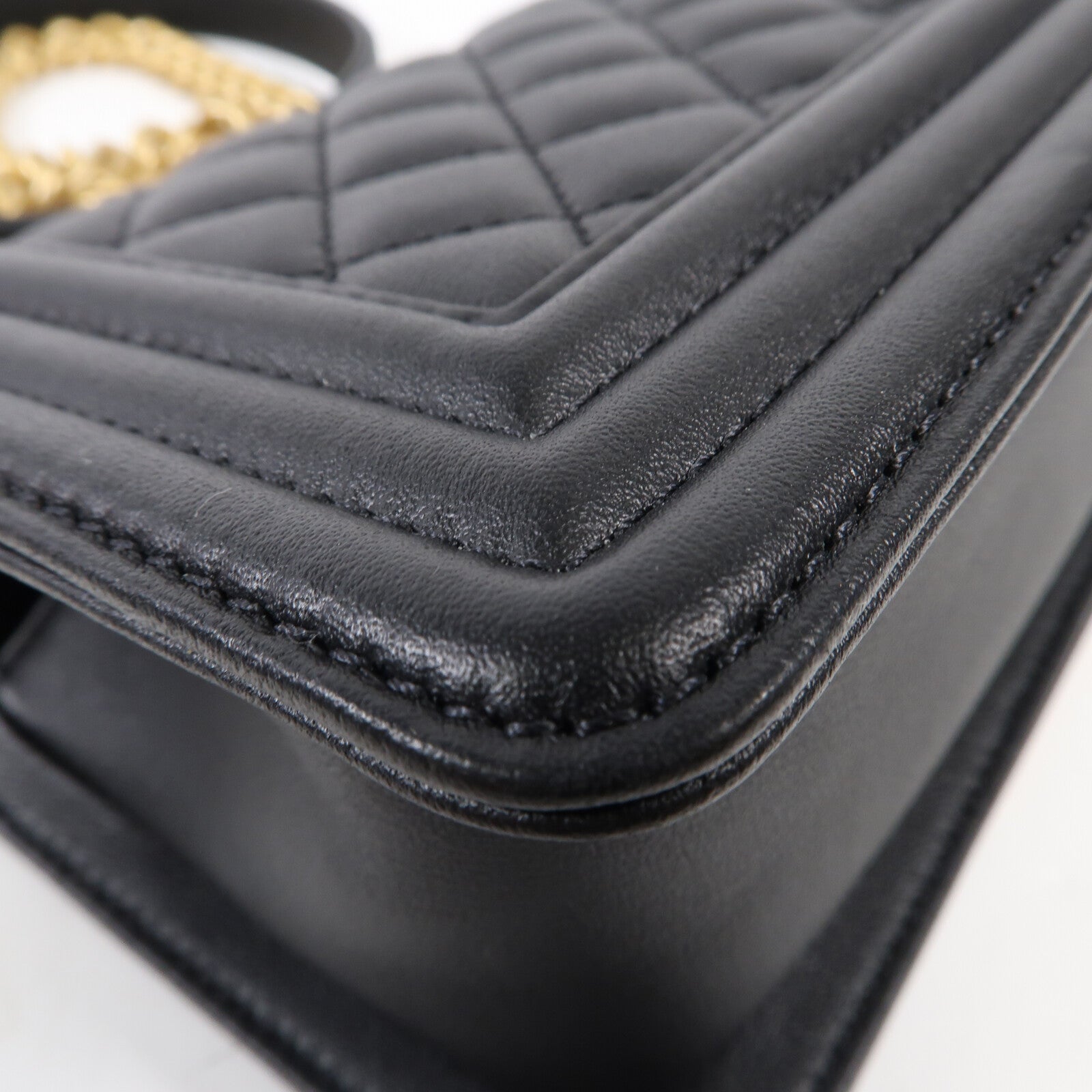 CHANEL 牛皮皮革Boy 20金扣鏈帶肩背袋