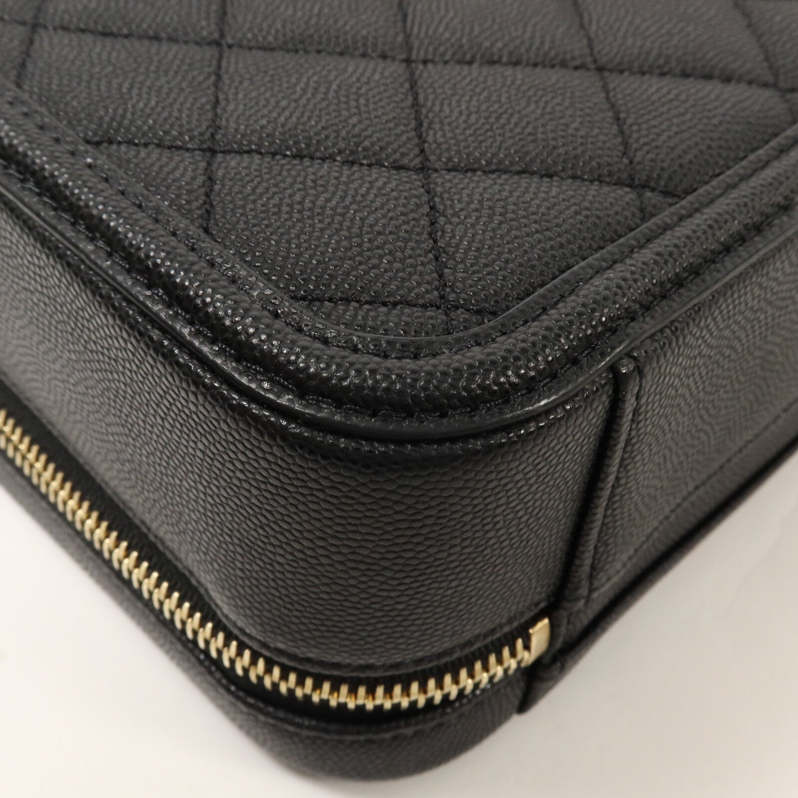 CHANEL 牛皮皮革CC Filigree Vanity Case Medium鏈帶手挽肩背兩用袋