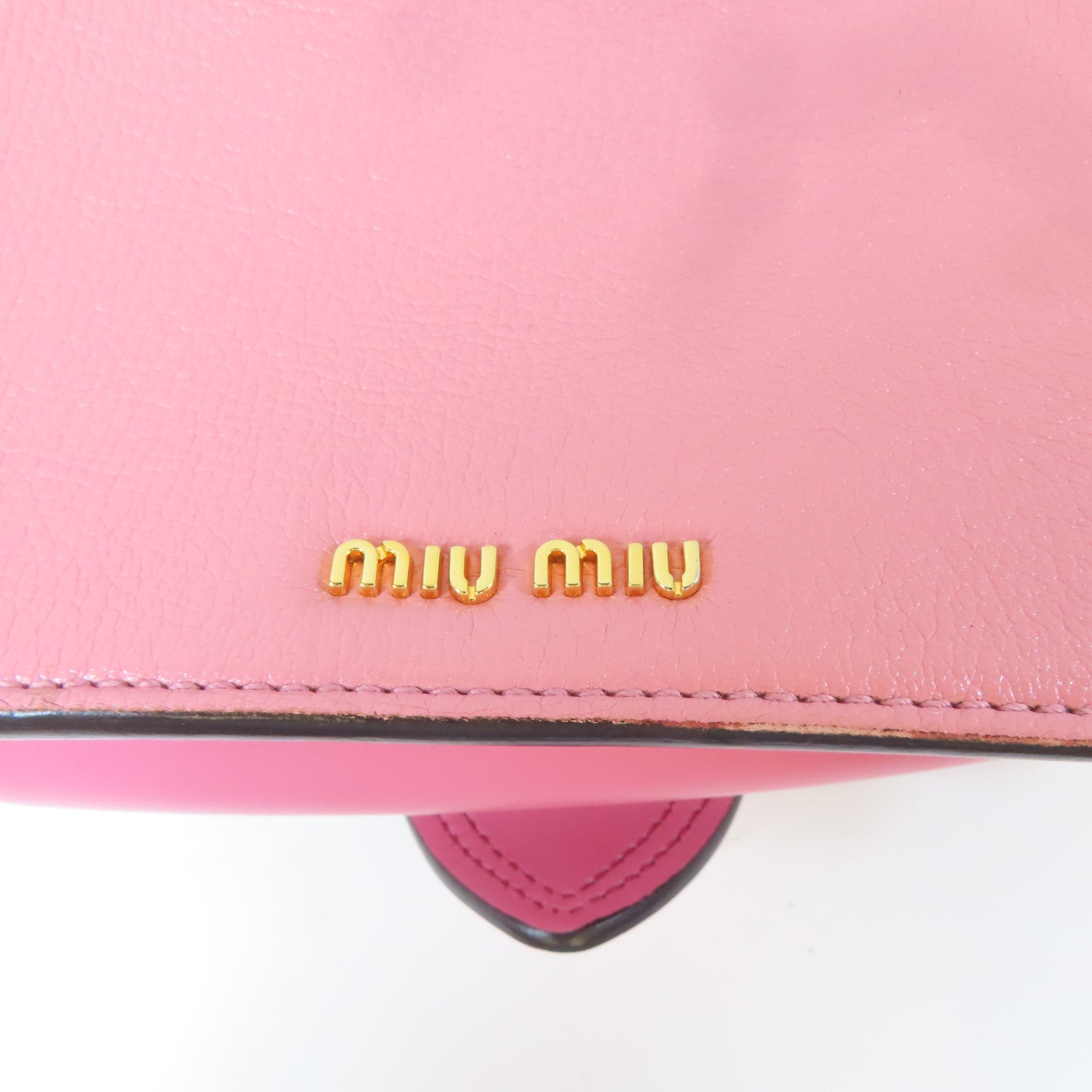 Miu Miu 牛皮皮革金扣肩背袋粉紅色