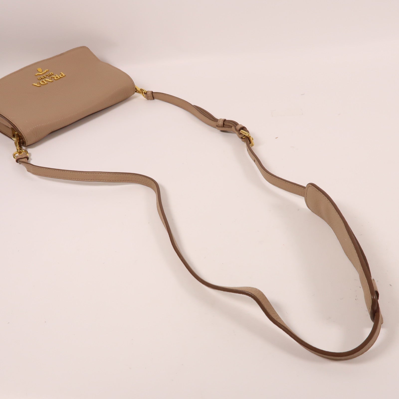 PRADA 牛皮皮革Shoulder Bag金扣肩背袋