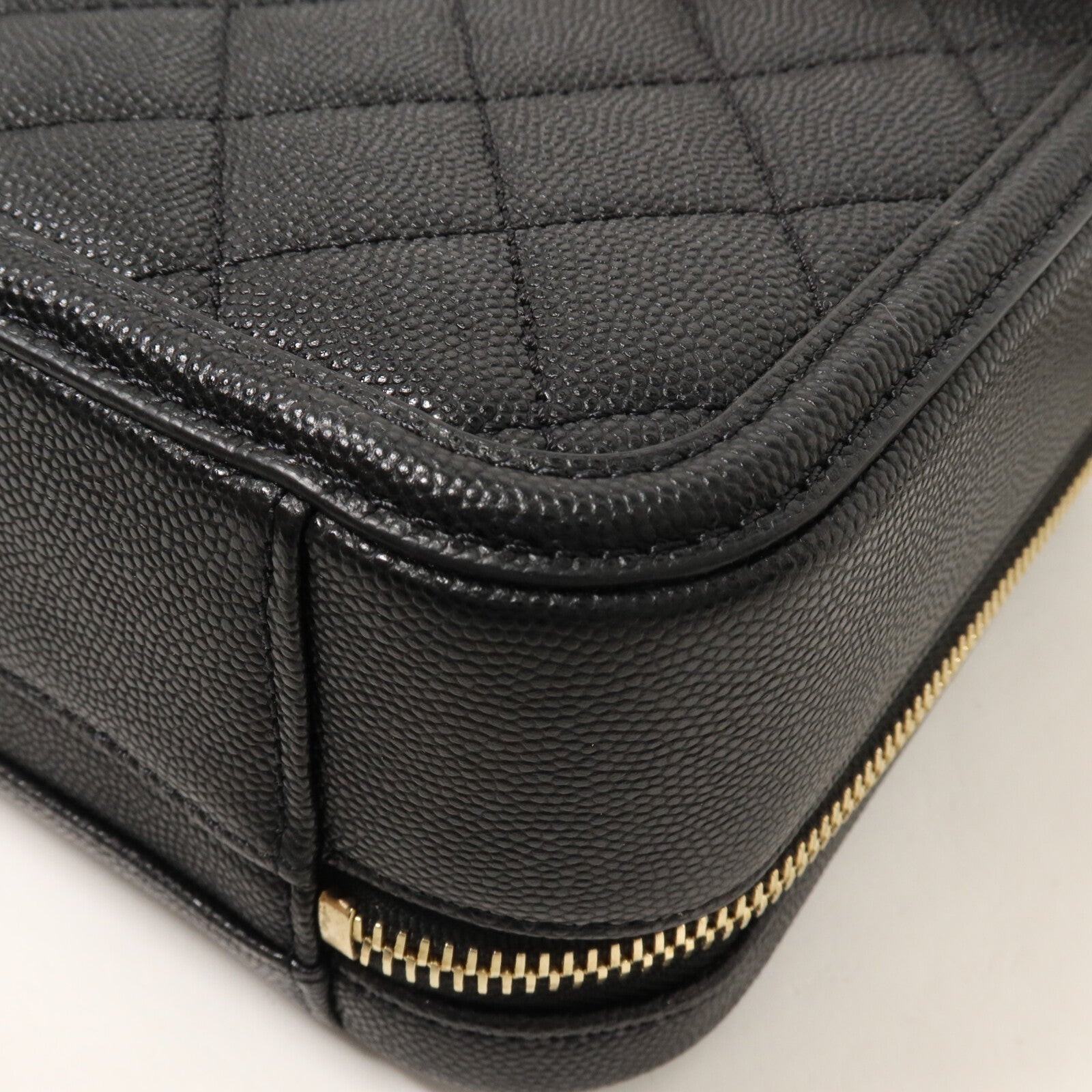 CHANEL 牛皮皮革CC Filigree Vanity Case Medium鏈帶手挽肩背兩用袋