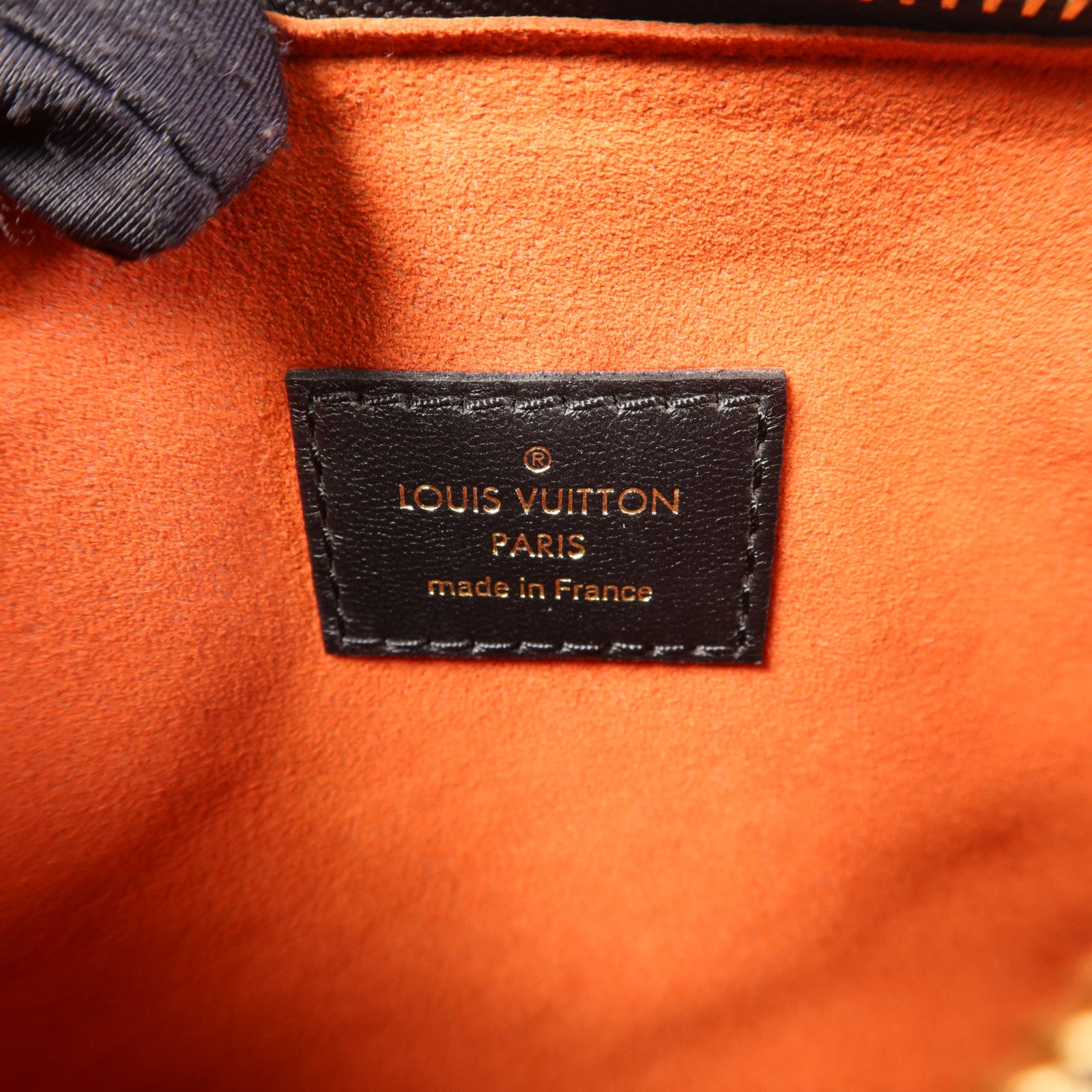 LOUIS VUITTON Monogram Embossed Coussin BB金扣鏈帶手挽肩背兩用袋