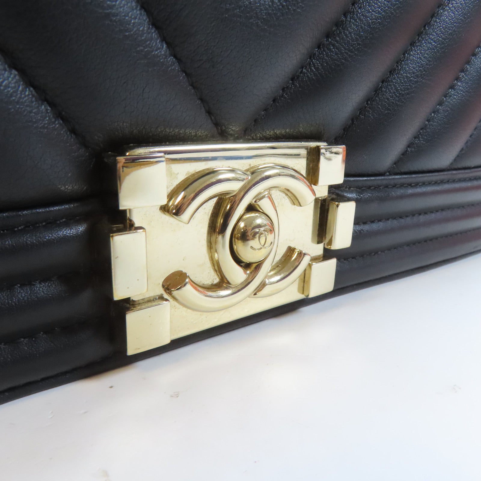 CHANEL 斜紋羊皮皮革Boy 25金扣鏈帶肩背袋黑色