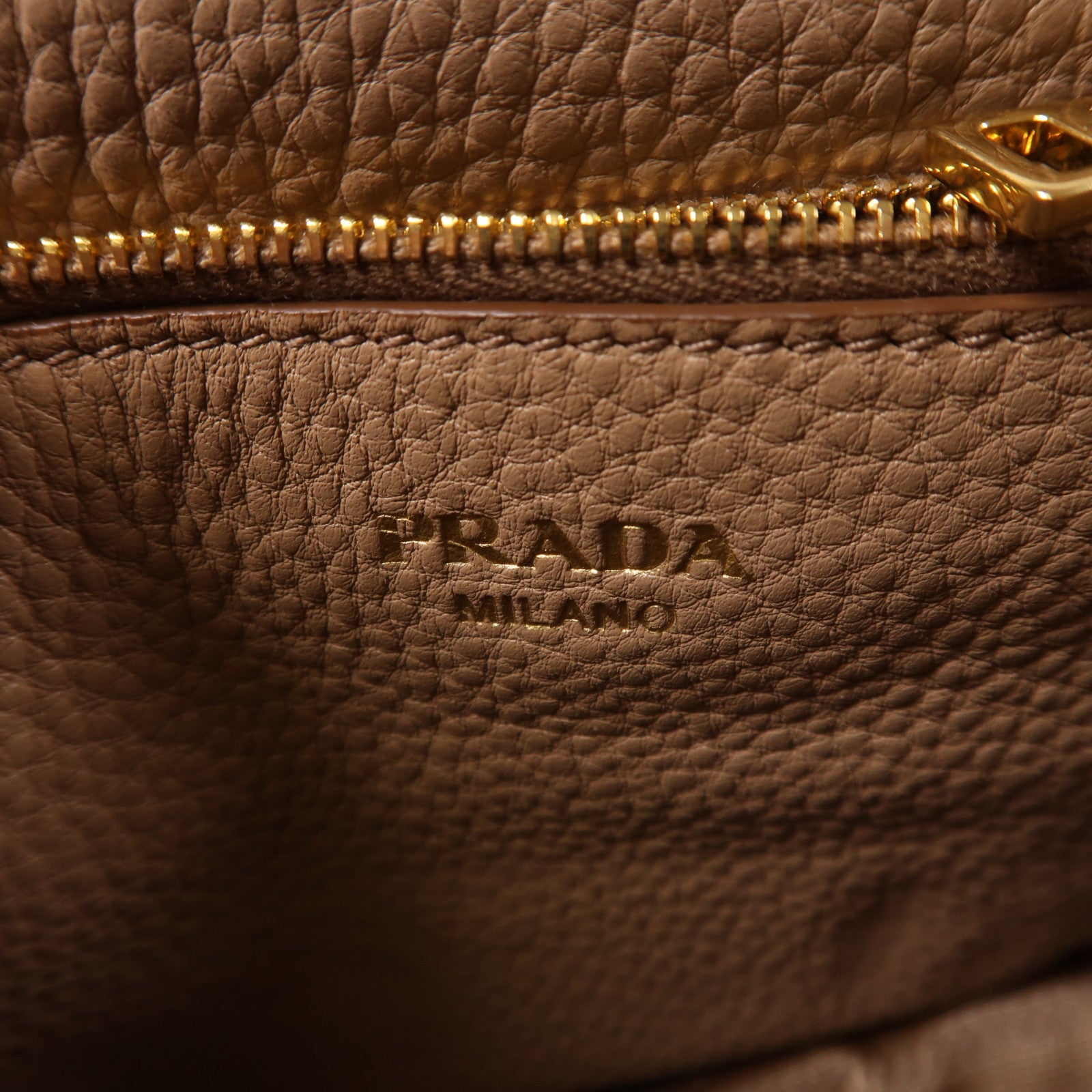 PRADA 牛皮皮革Shoulder Bag金扣肩背袋