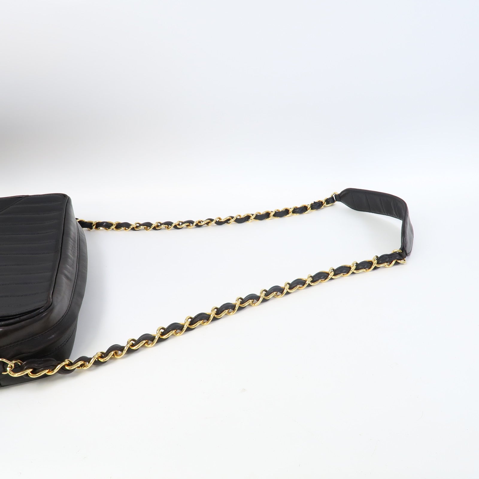 CHANEL 牛皮皮革Chain Shoulder金扣鏈帶肩背袋黑色