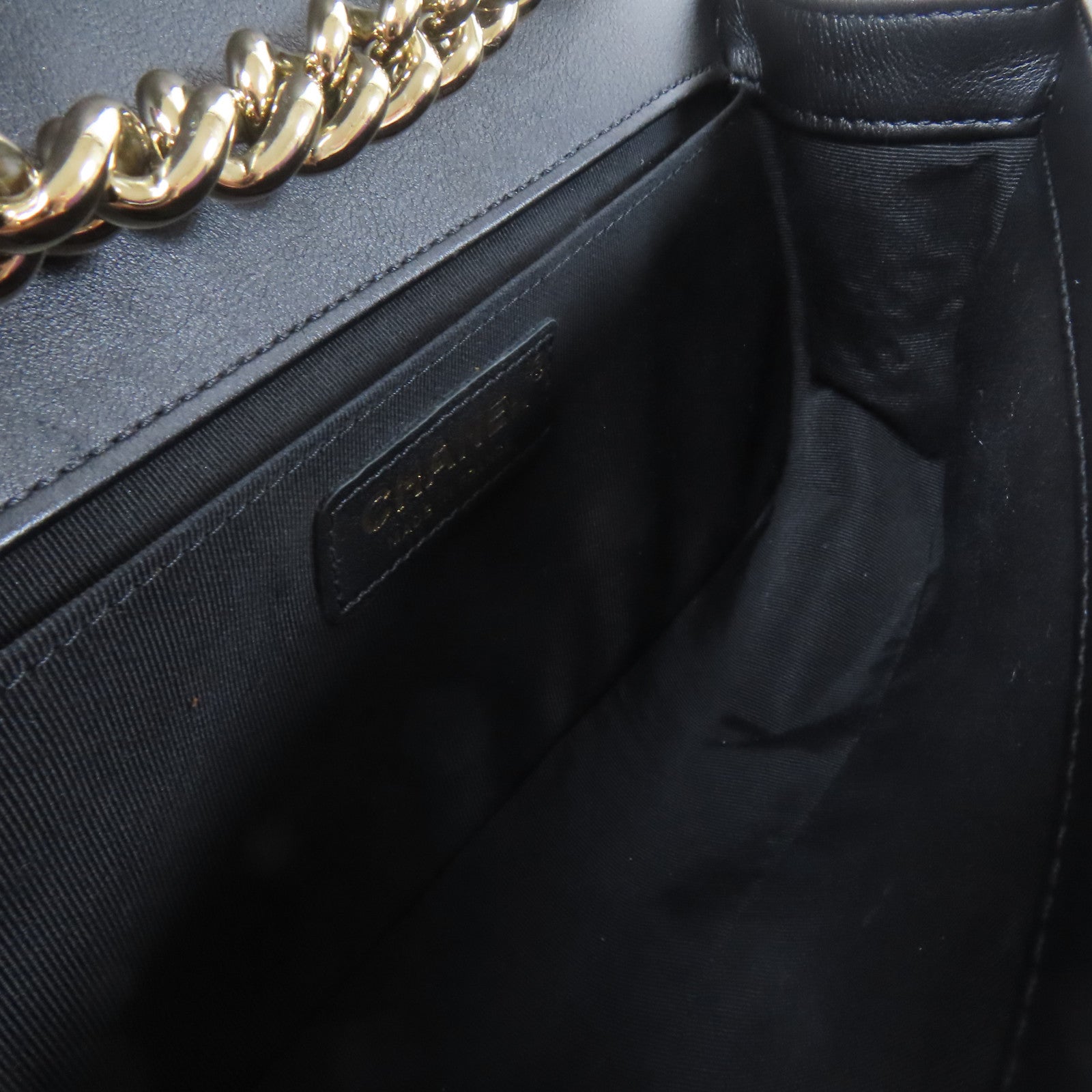 CHANEL 斜紋羊皮皮革Boy 25金扣鏈帶肩背袋黑色