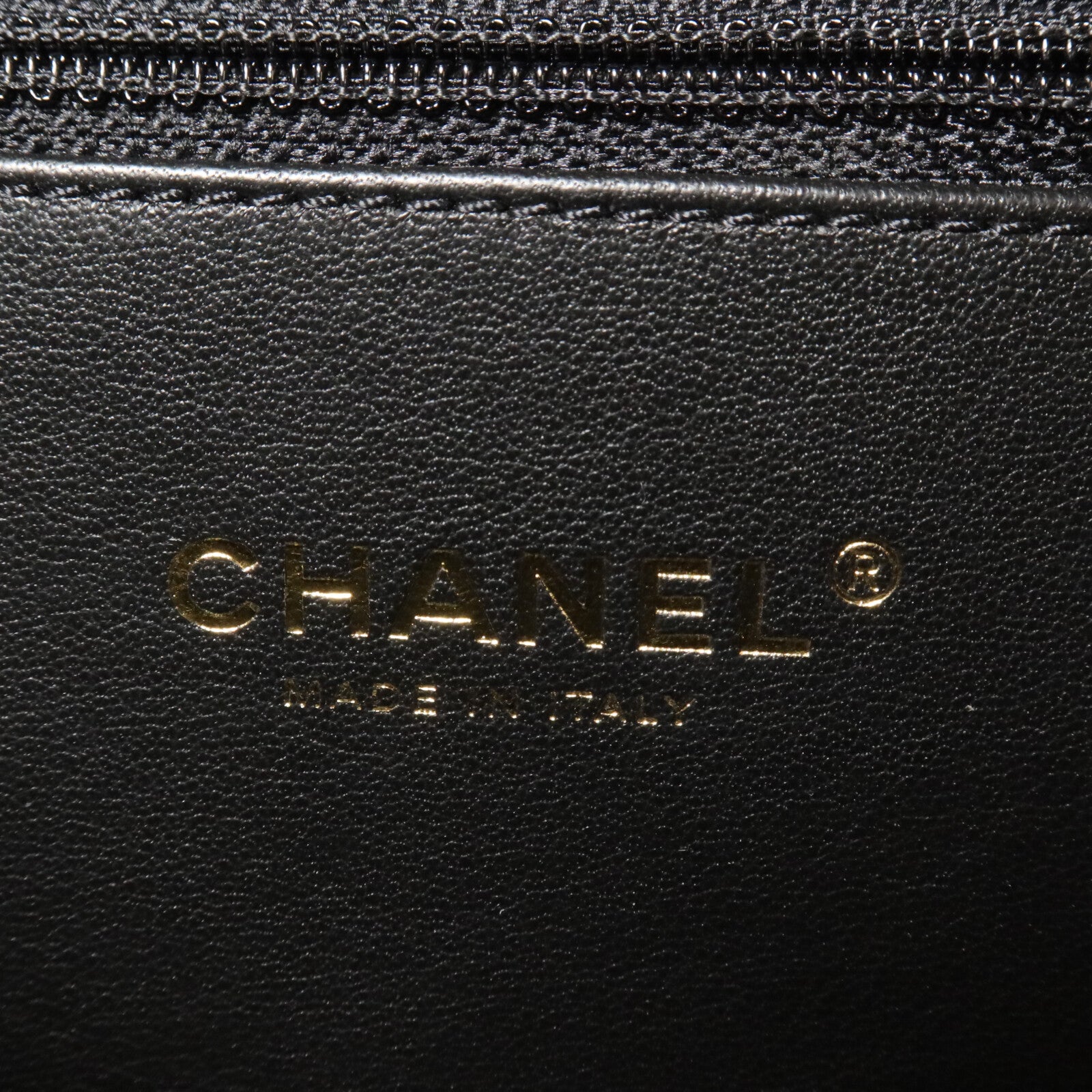 CHANEL 牛皮皮革CC Filigree Vanity Case Medium鏈帶手挽肩背兩用袋