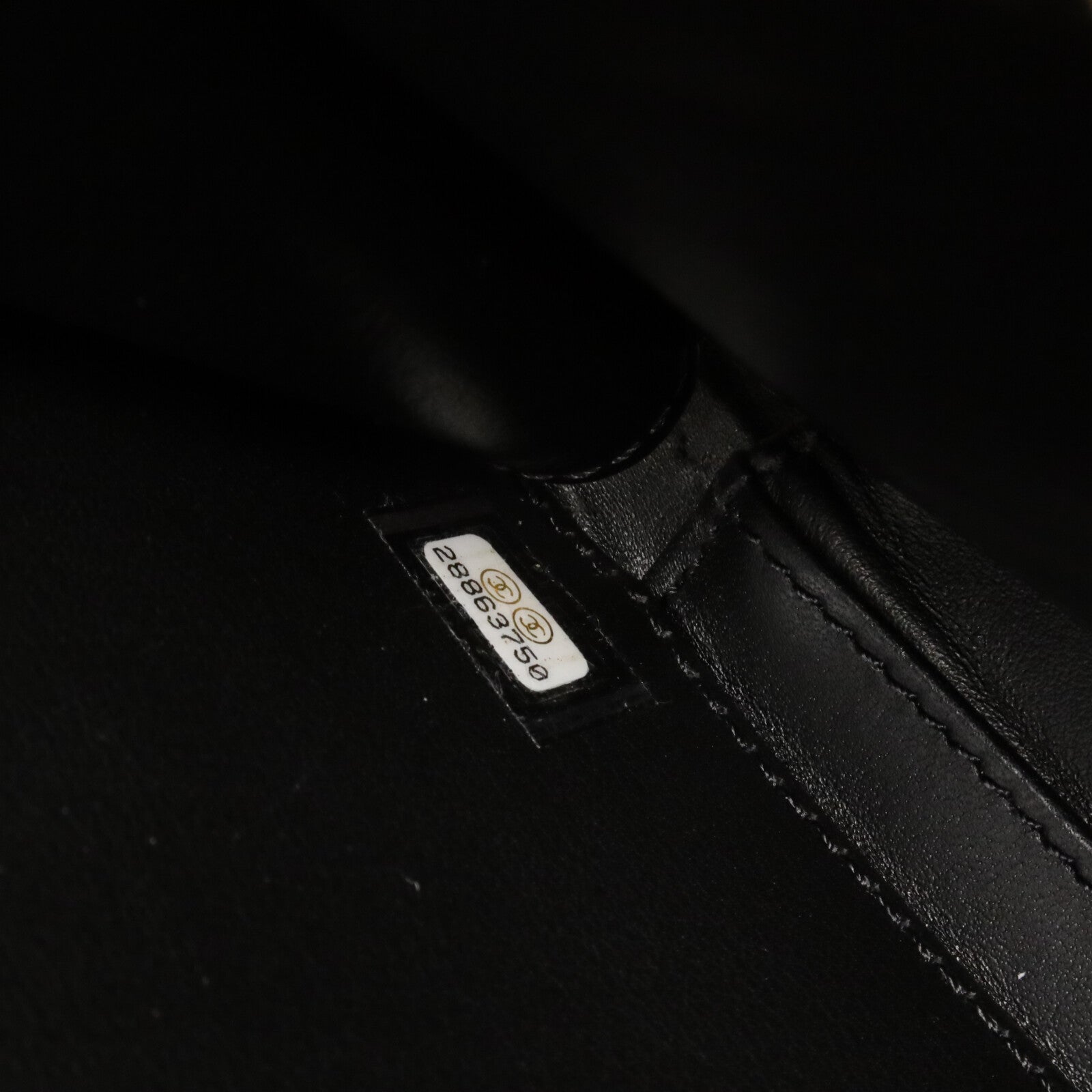 CHANEL 牛皮皮革CC Filigree Vanity Case Medium鏈帶手挽肩背兩用袋