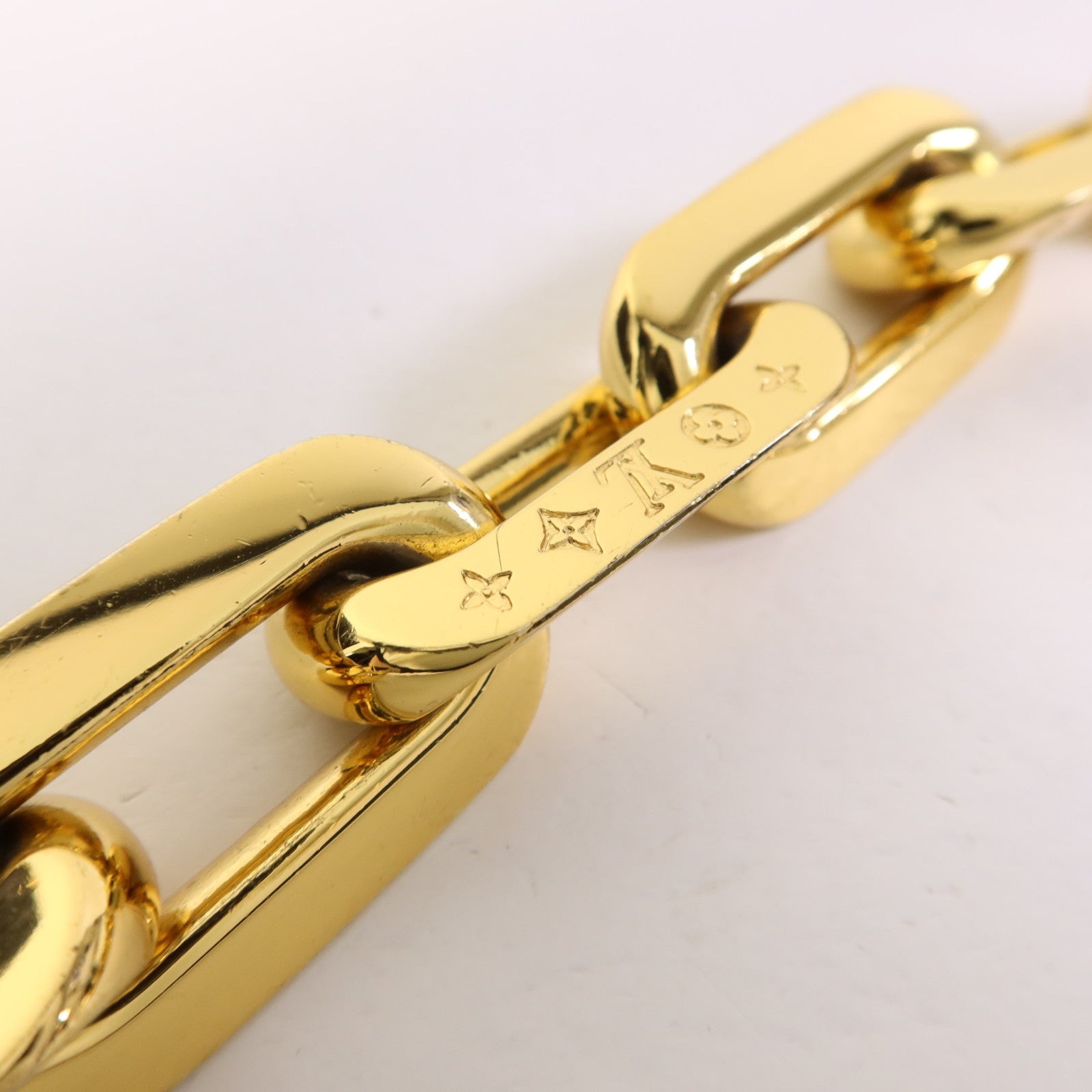 LOUIS VUITTON Monogram Embossed Coussin BB金扣鏈帶手挽肩背兩用袋