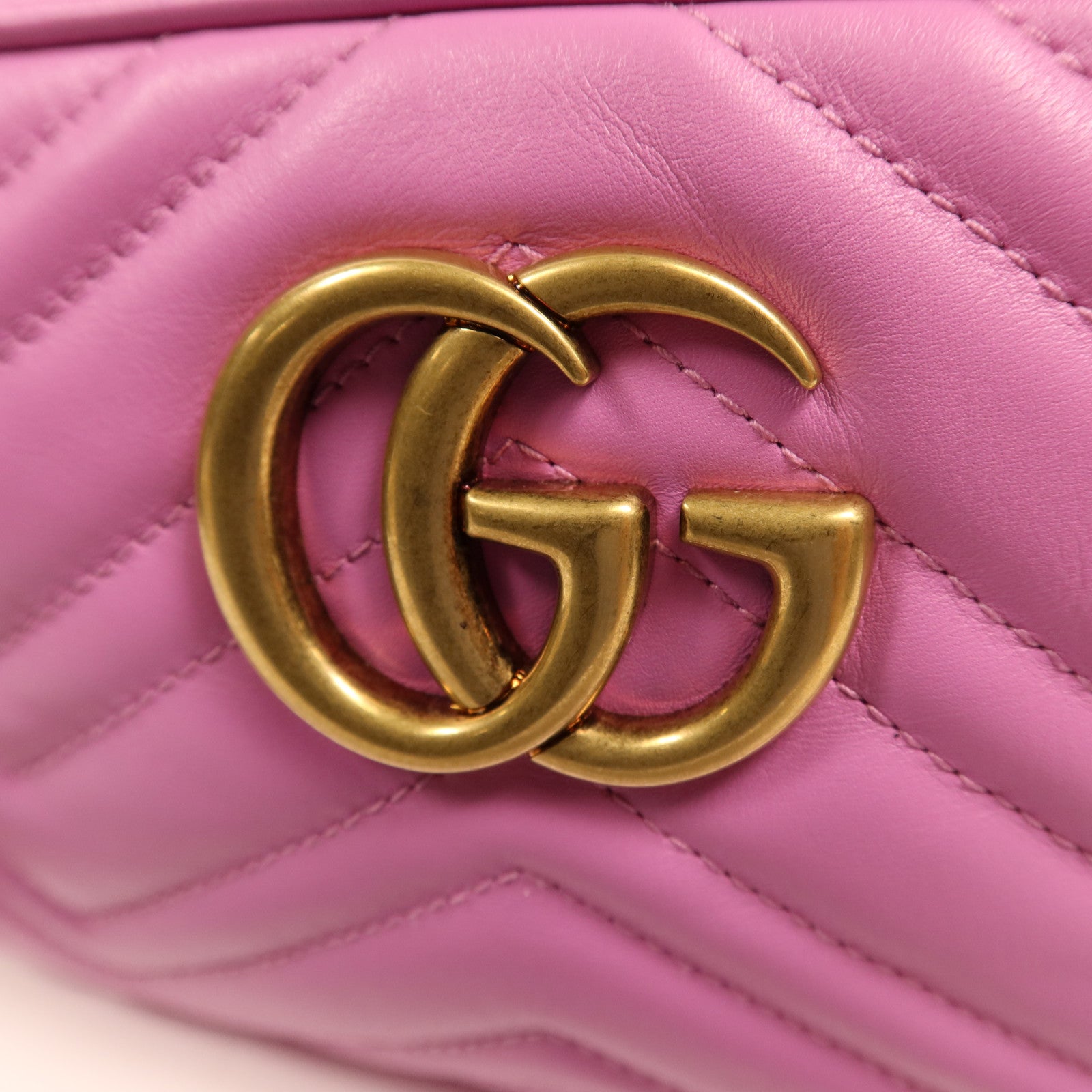 GUCCI 牛皮皮革GG Marmont金扣肩背袋