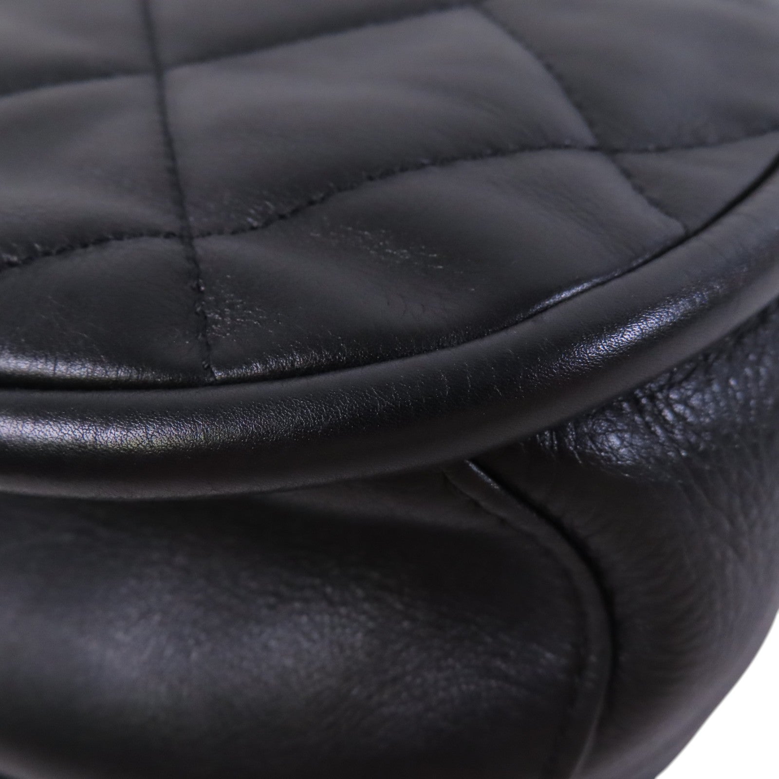 CHANEL 牛皮皮革Hobo Bag金扣鏈帶肩背袋