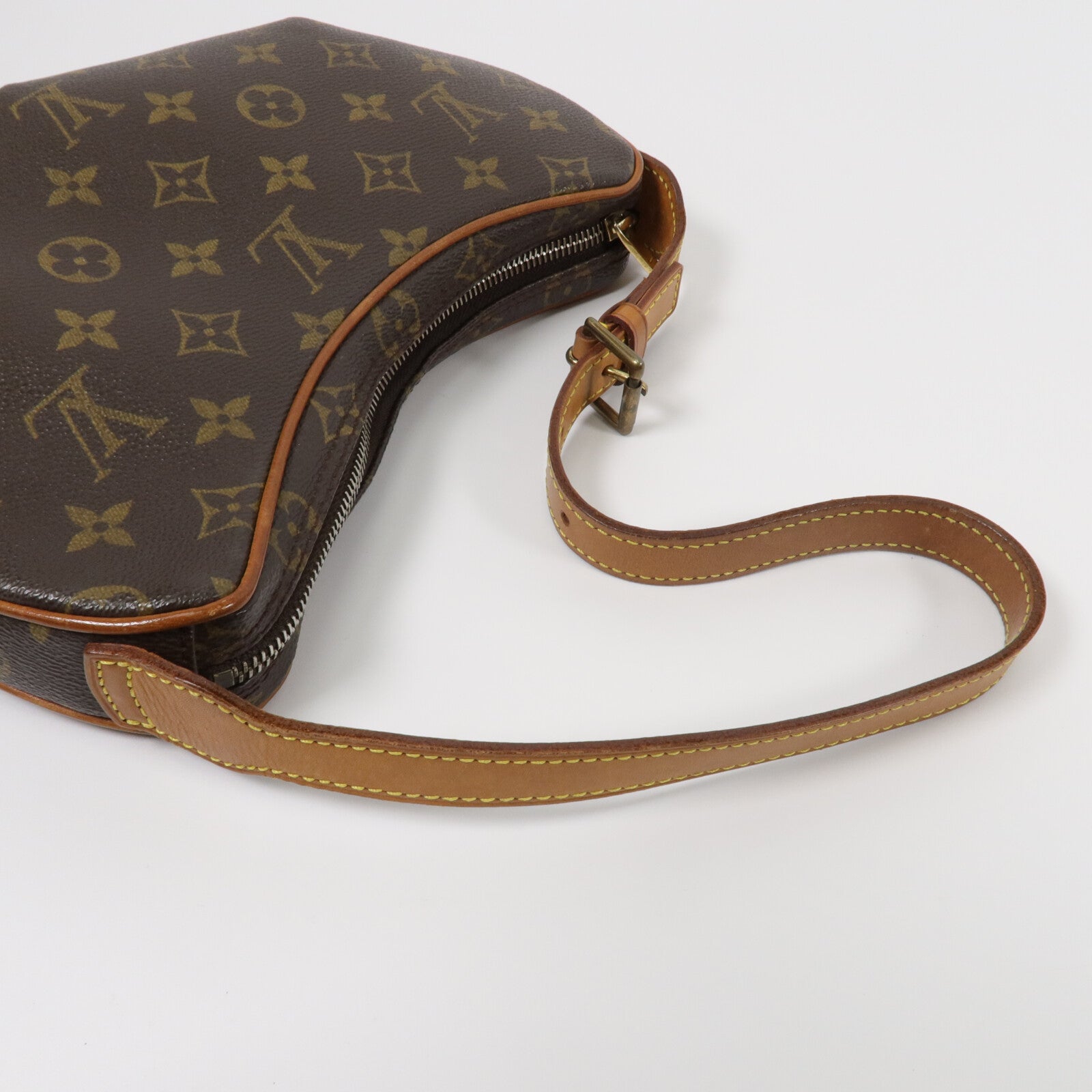 LOUIS VUITTON Monogram Pochette Croissant肩背袋