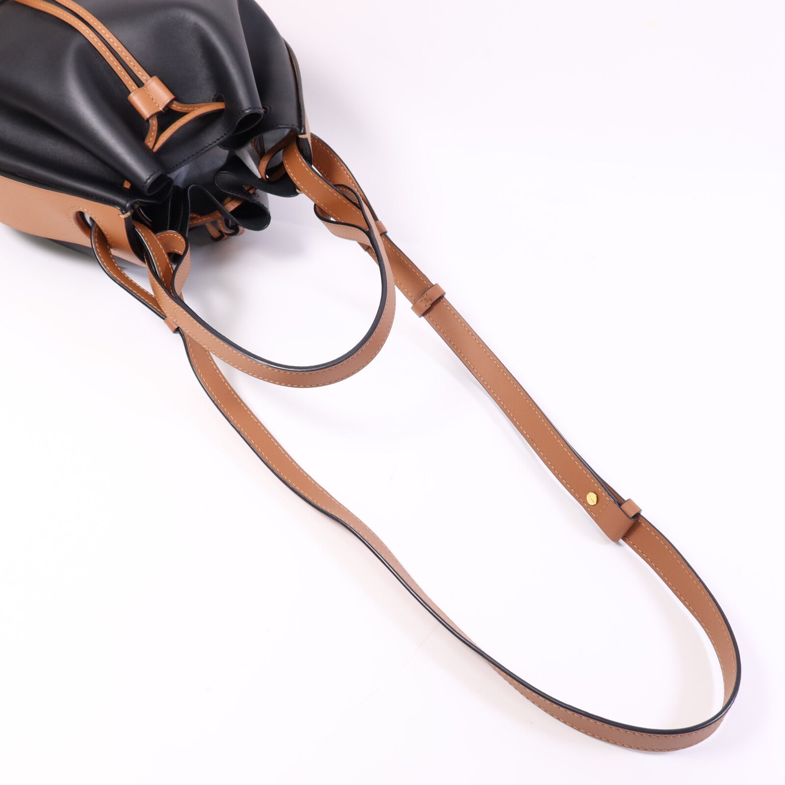 LOEWE 牛皮皮革Balloon Medium金扣手挽肩背兩用袋