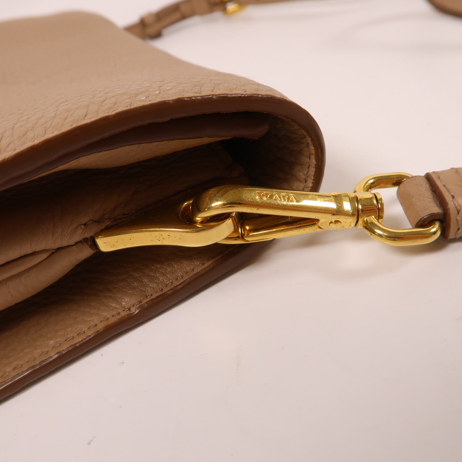PRADA 牛皮皮革Shoulder Bag金扣肩背袋