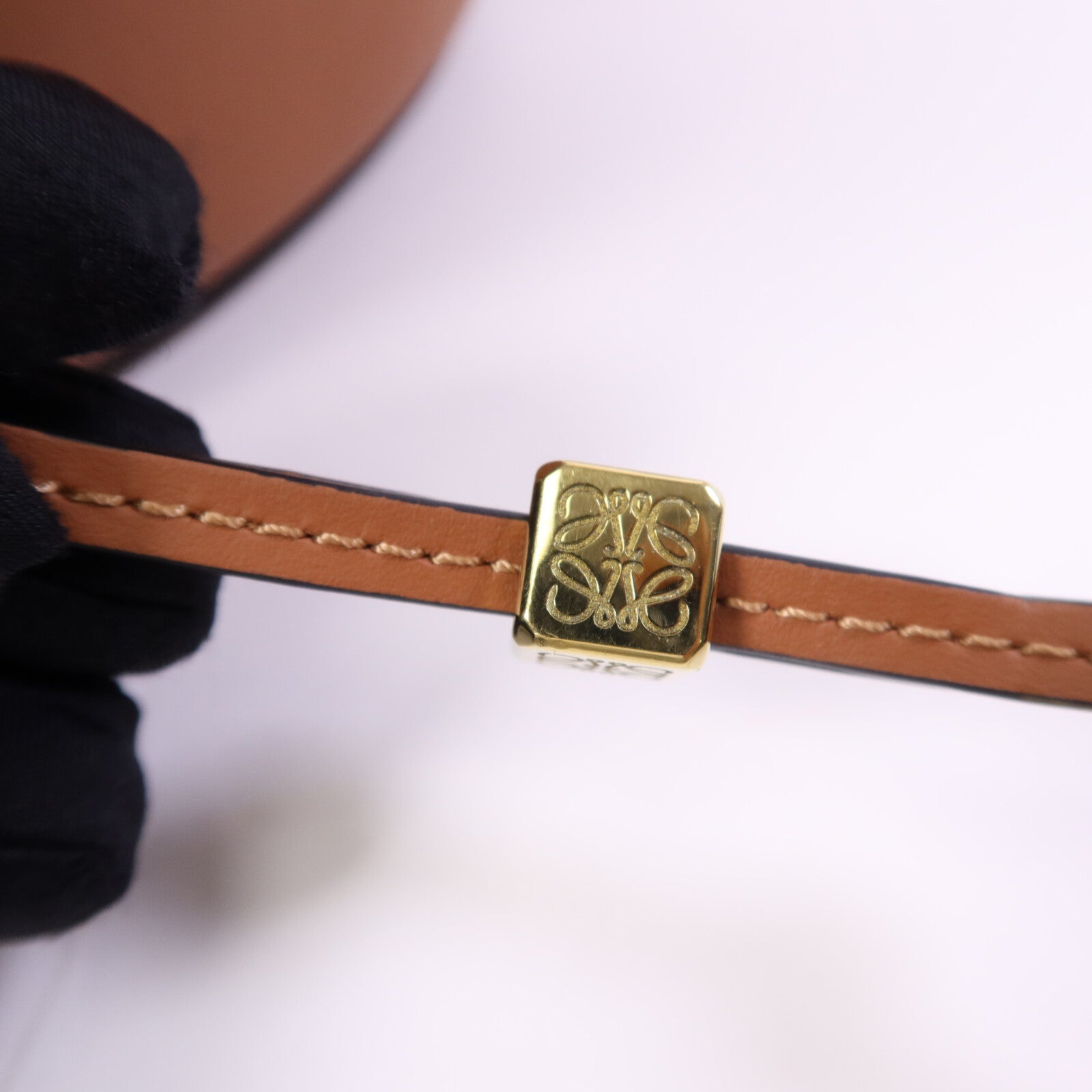 LOEWE 牛皮皮革Balloon Medium金扣手挽肩背兩用袋