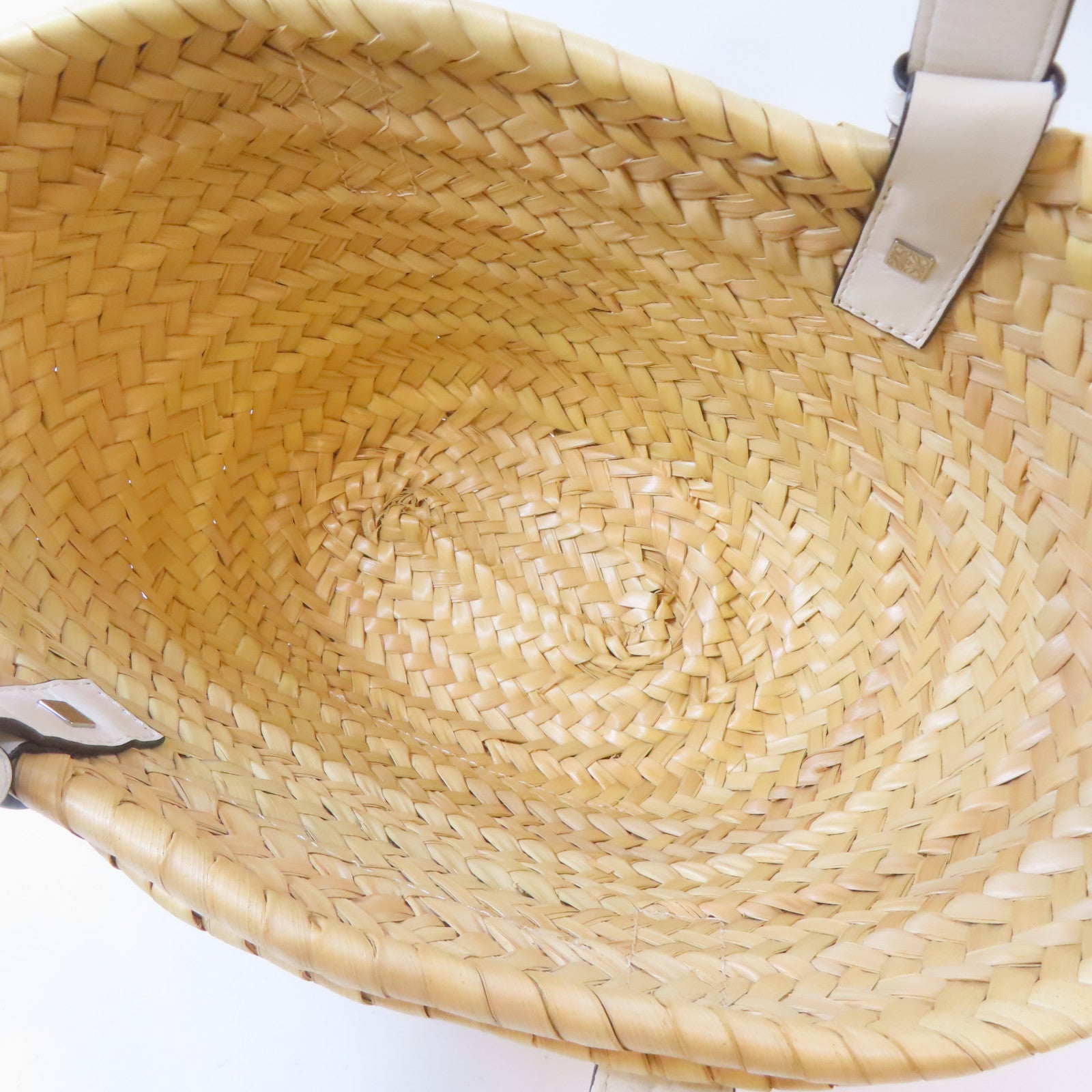 LOEWE 【激減優惠】Raffia/皮革Basket In Palm銀扣手挽袋米色/白色