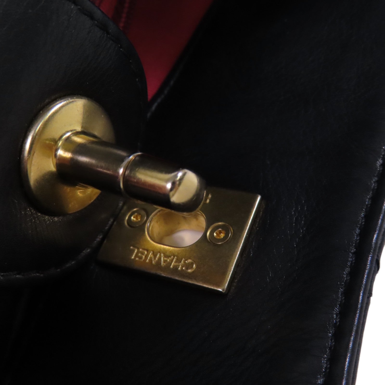 CHANEL 牛皮皮革Hobo Bag金扣鏈帶肩背袋