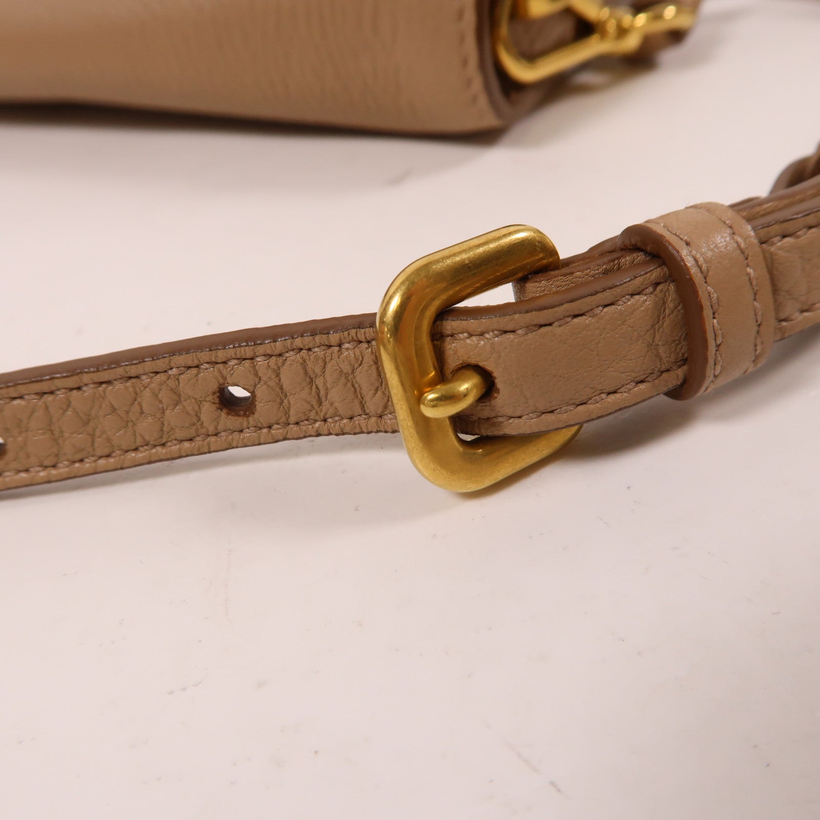 PRADA 牛皮皮革Shoulder Bag金扣肩背袋