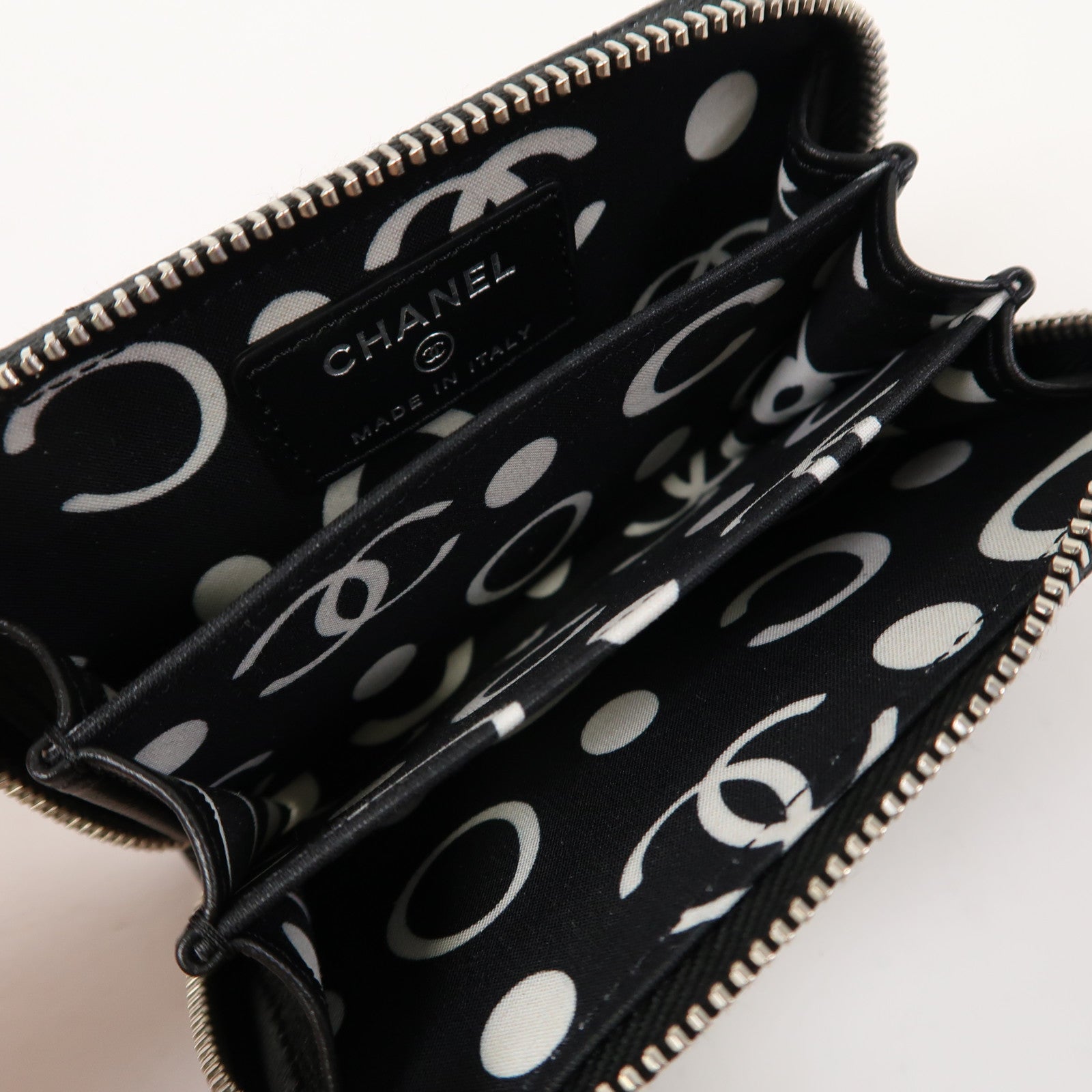 CHANEL Caviar皮革Card Case銀扣卡片套黑色