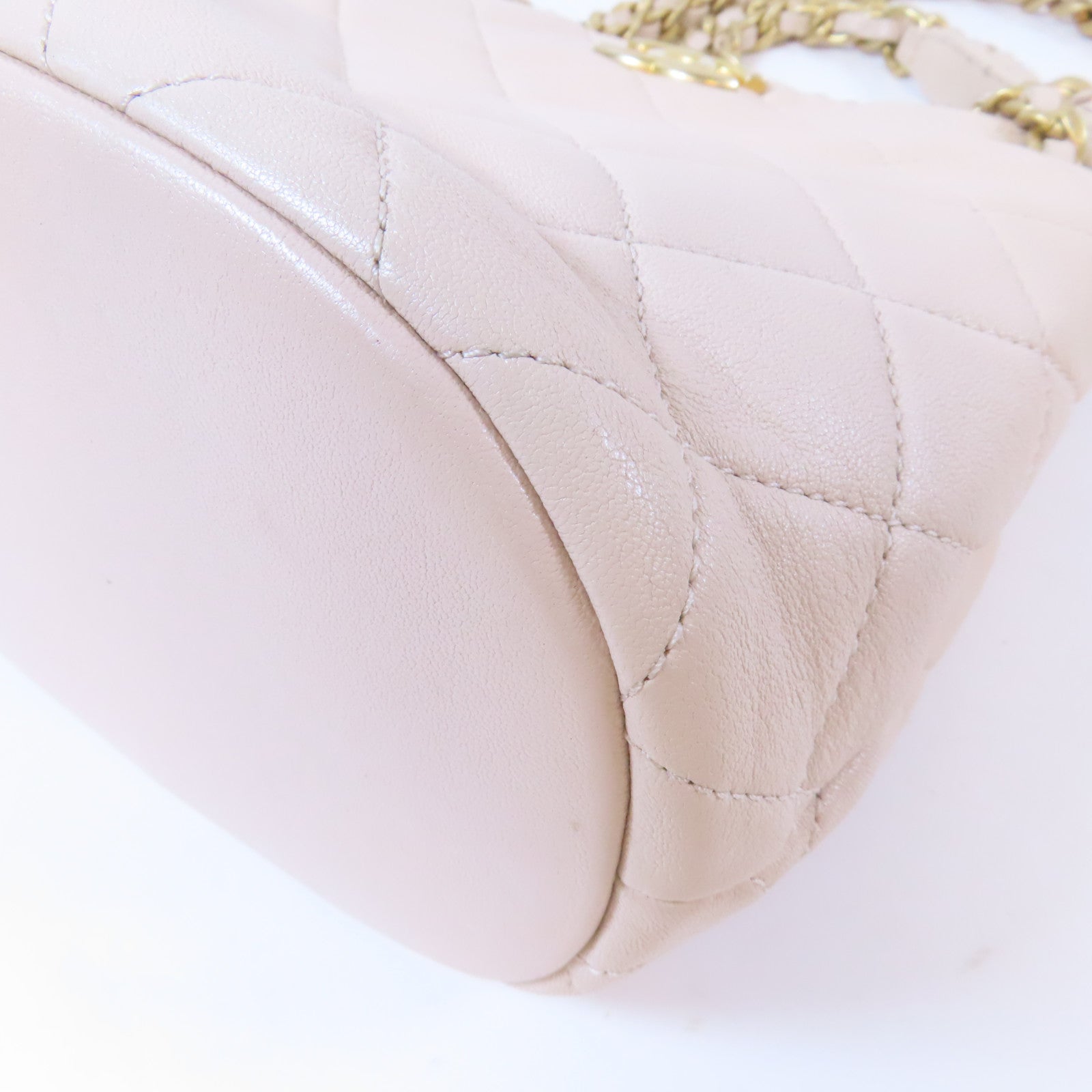 CHANEL 【激減優惠】菱格羊皮皮革Bucket Bag金扣鏈帶肩背袋米色