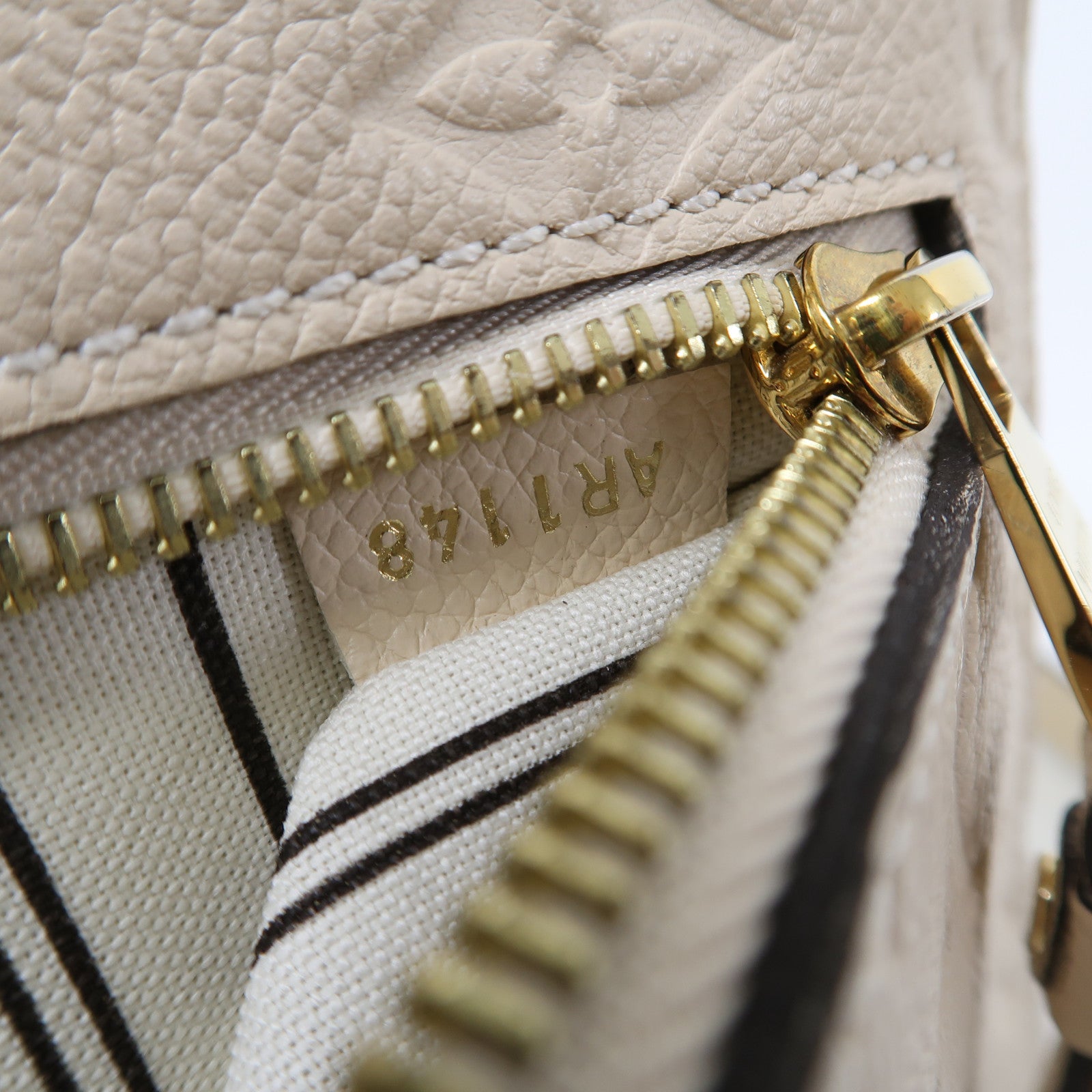 LOUIS VUITTON 【激減優惠】Monogram Empreinte Pochette Metis金扣手挽肩背兩用袋米色