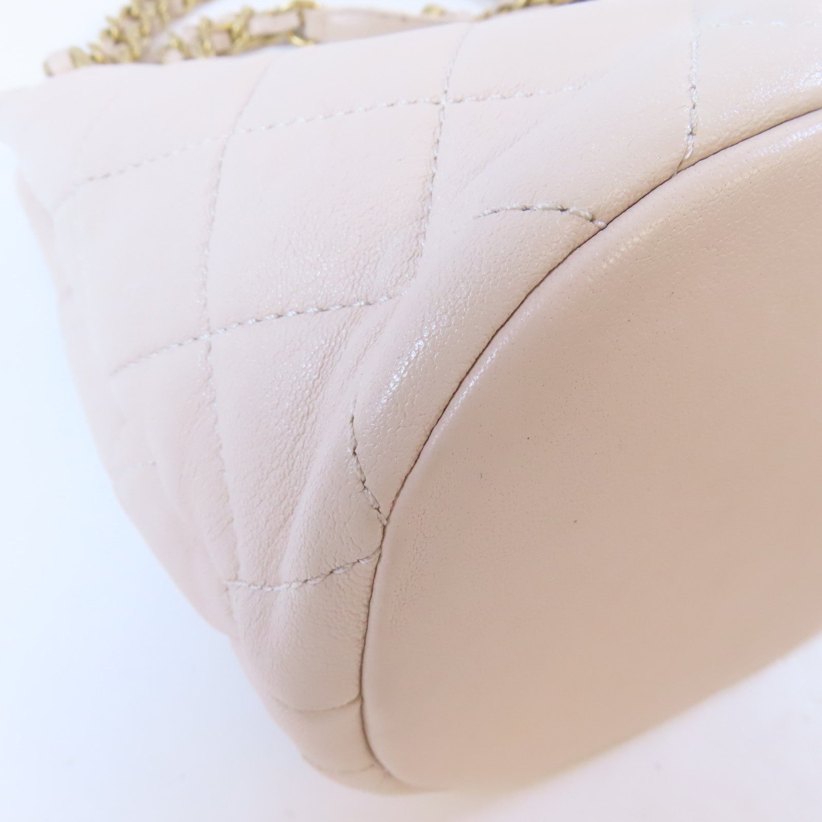CHANEL 【激減優惠】菱格羊皮皮革Bucket Bag金扣鏈帶肩背袋米色