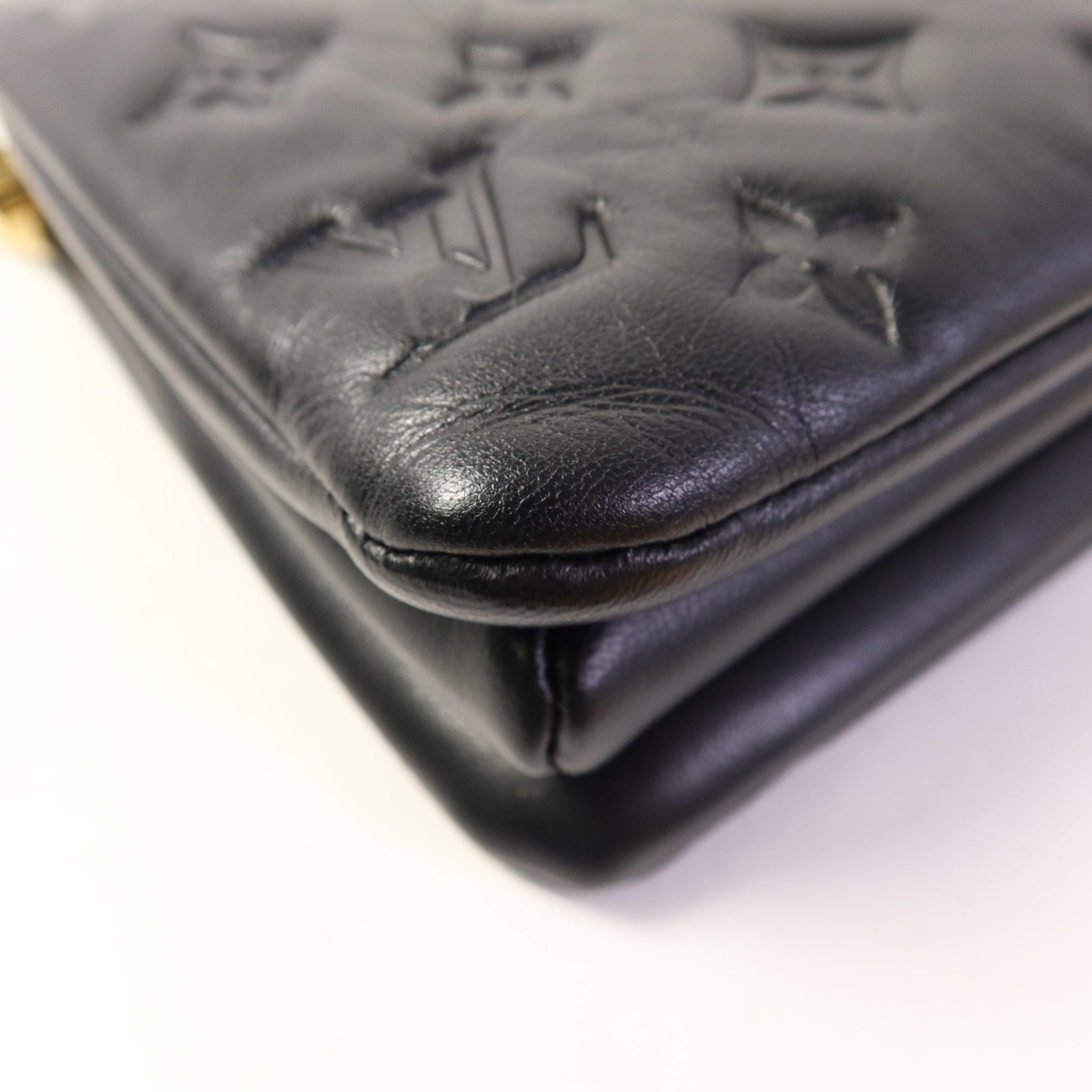 LOUIS VUITTON 【激減優惠】Monogram Embossed Coussin BB金扣鏈帶手挽肩背兩用袋