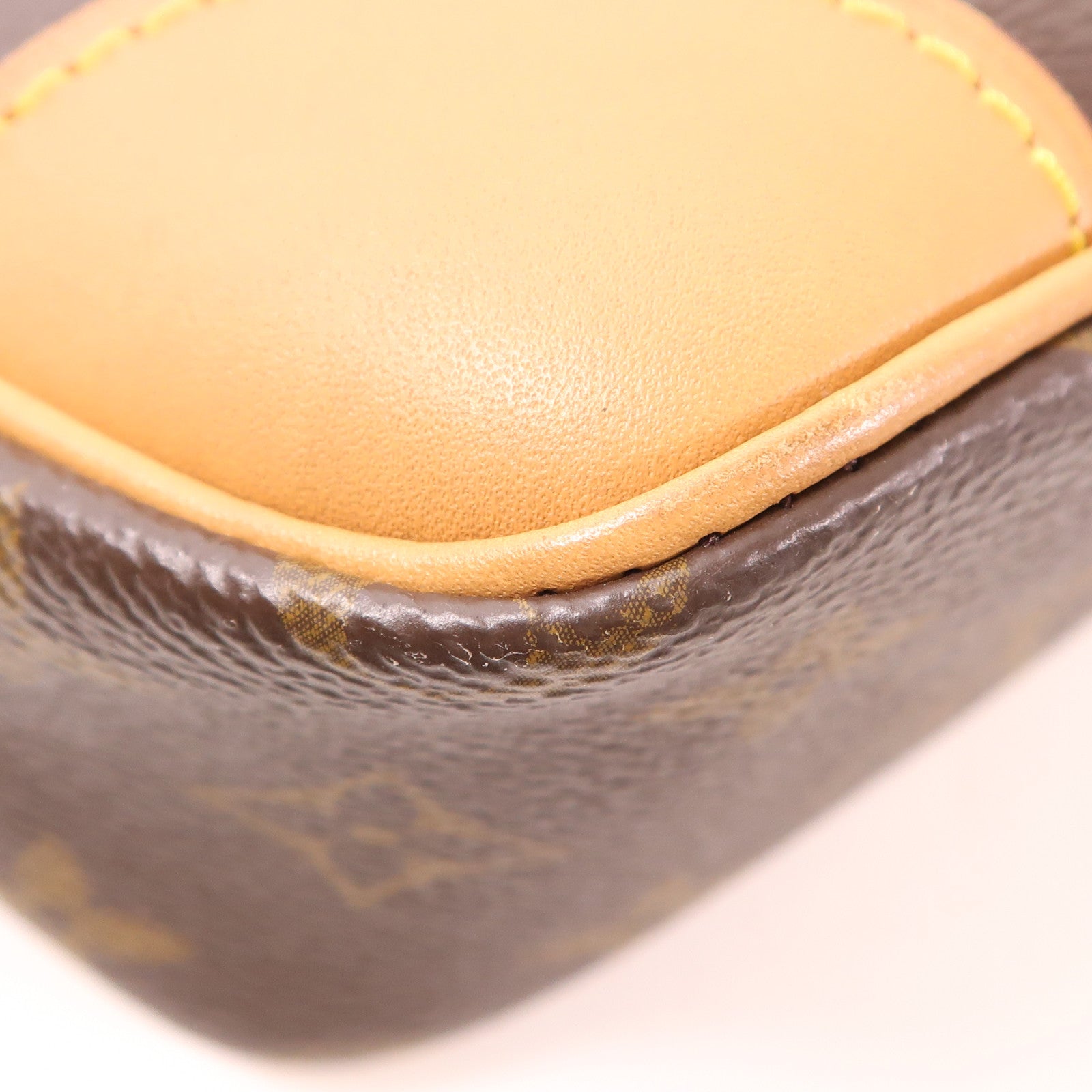 LOUIS VUITTON Monogram Odeon金扣手挽袋棕色