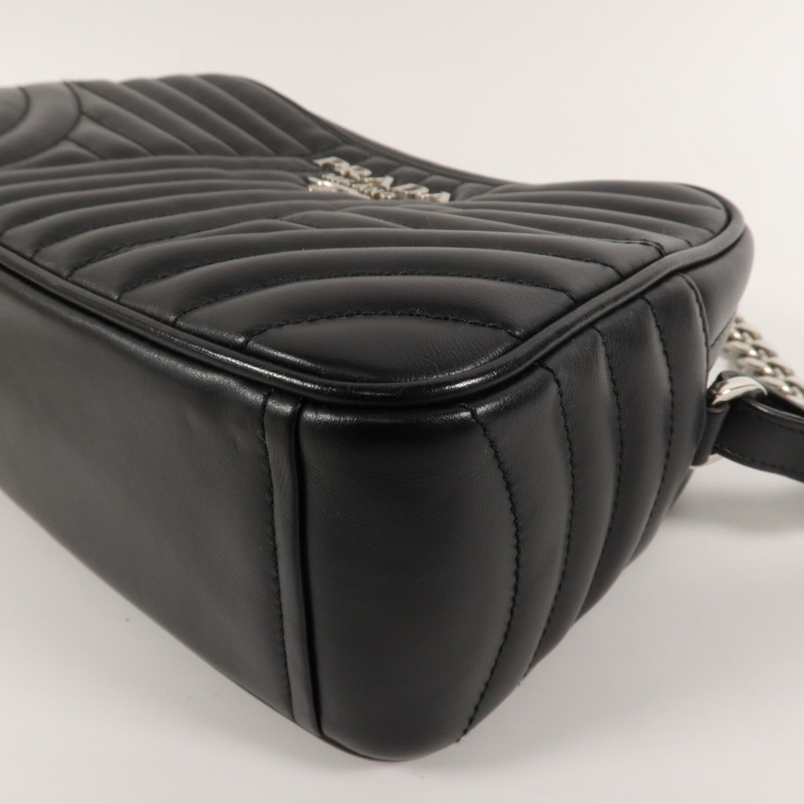 PRADA 牛皮皮革Diaramme鏈帶肩背袋