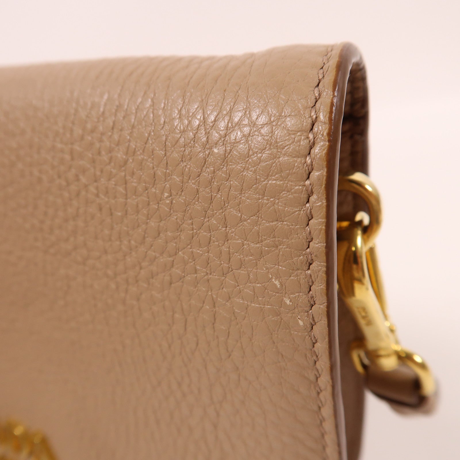 PRADA 牛皮皮革Shoulder Bag金扣肩背袋